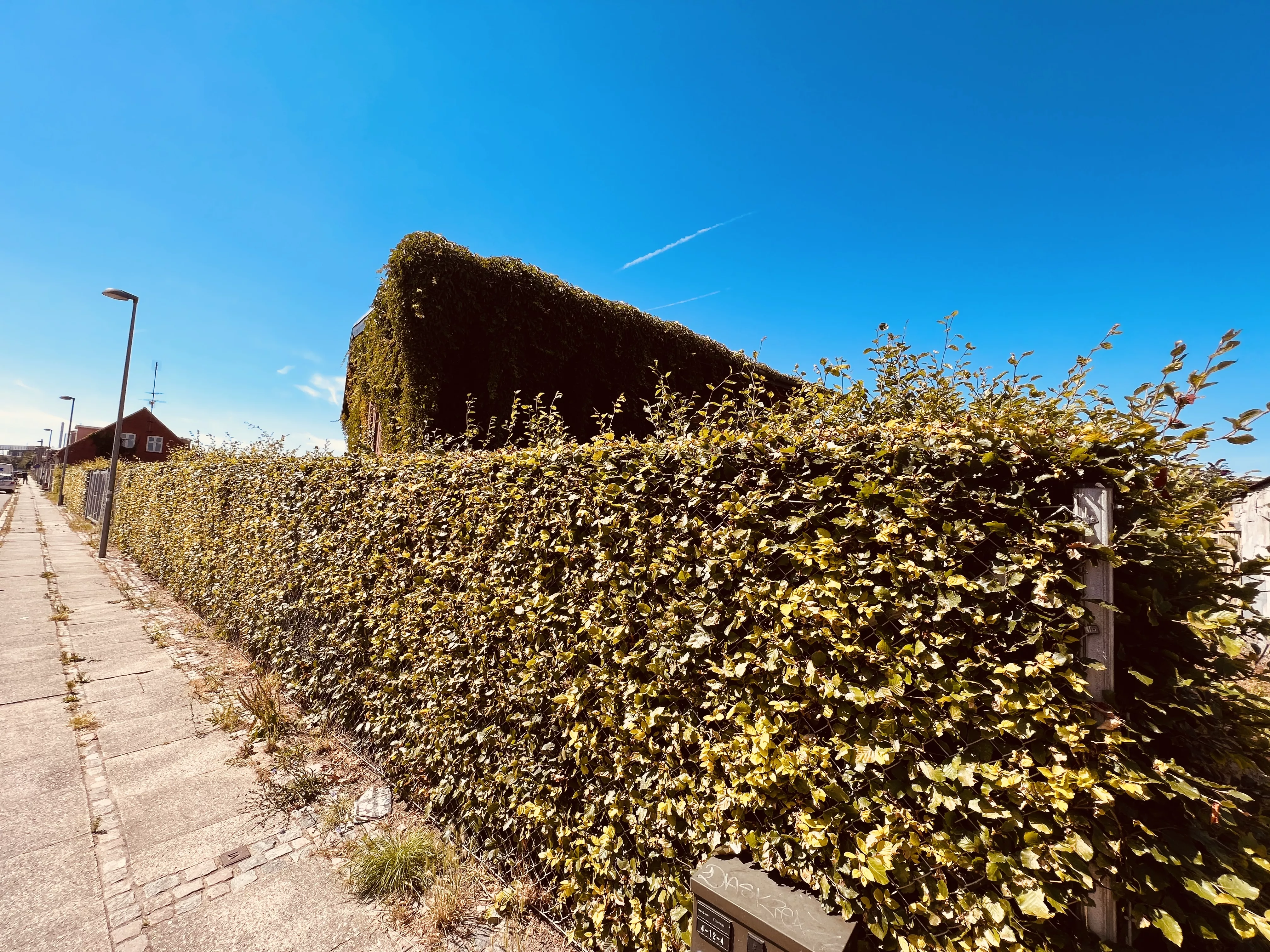 Billede af den nedlagte Stubbekøbing-Nysted Banes lille remise ved Nykøbing Falster Station