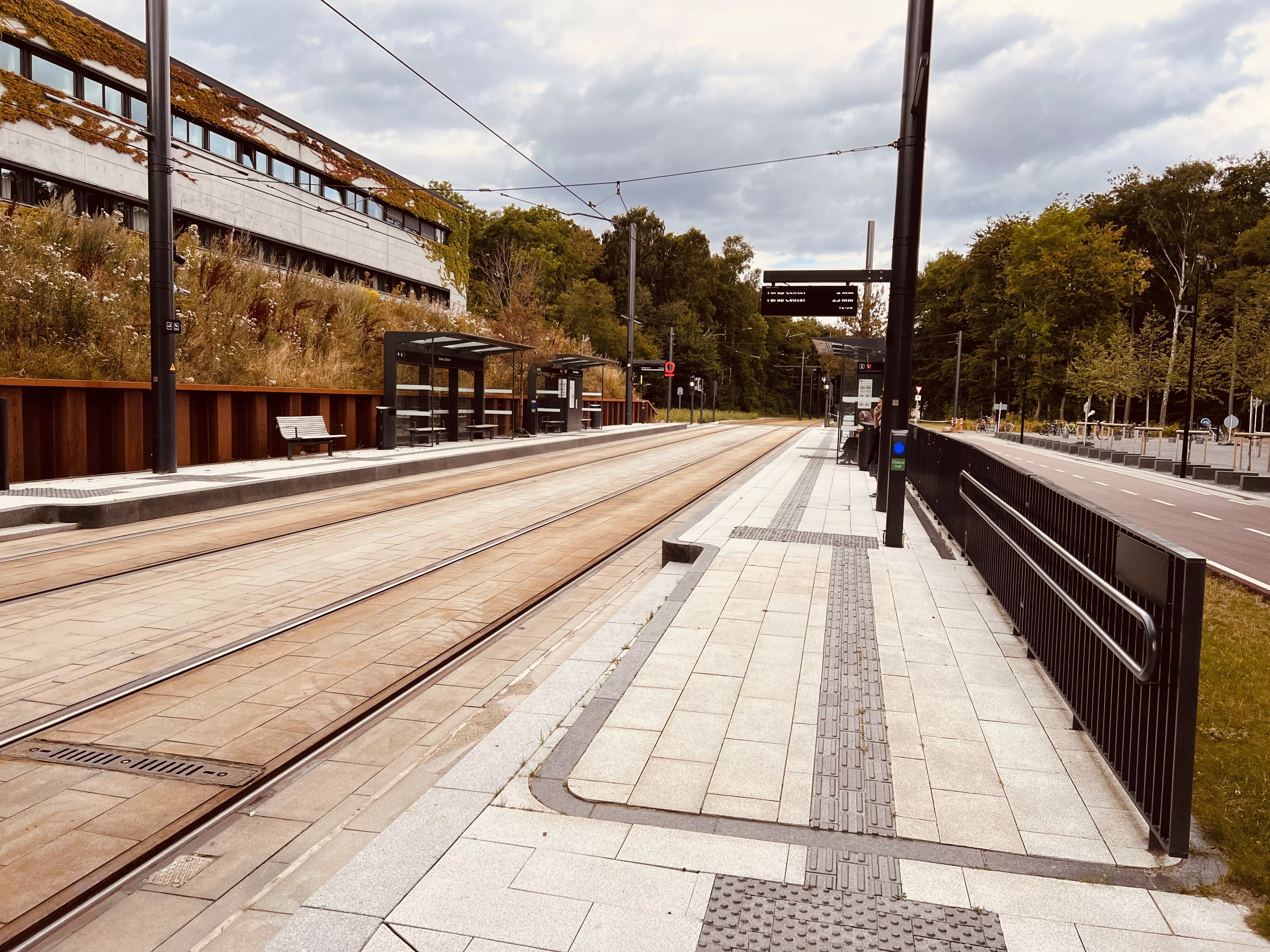 Billede af Campus Odense Letbanestation. Billede af Campus Odense Letbanestation.