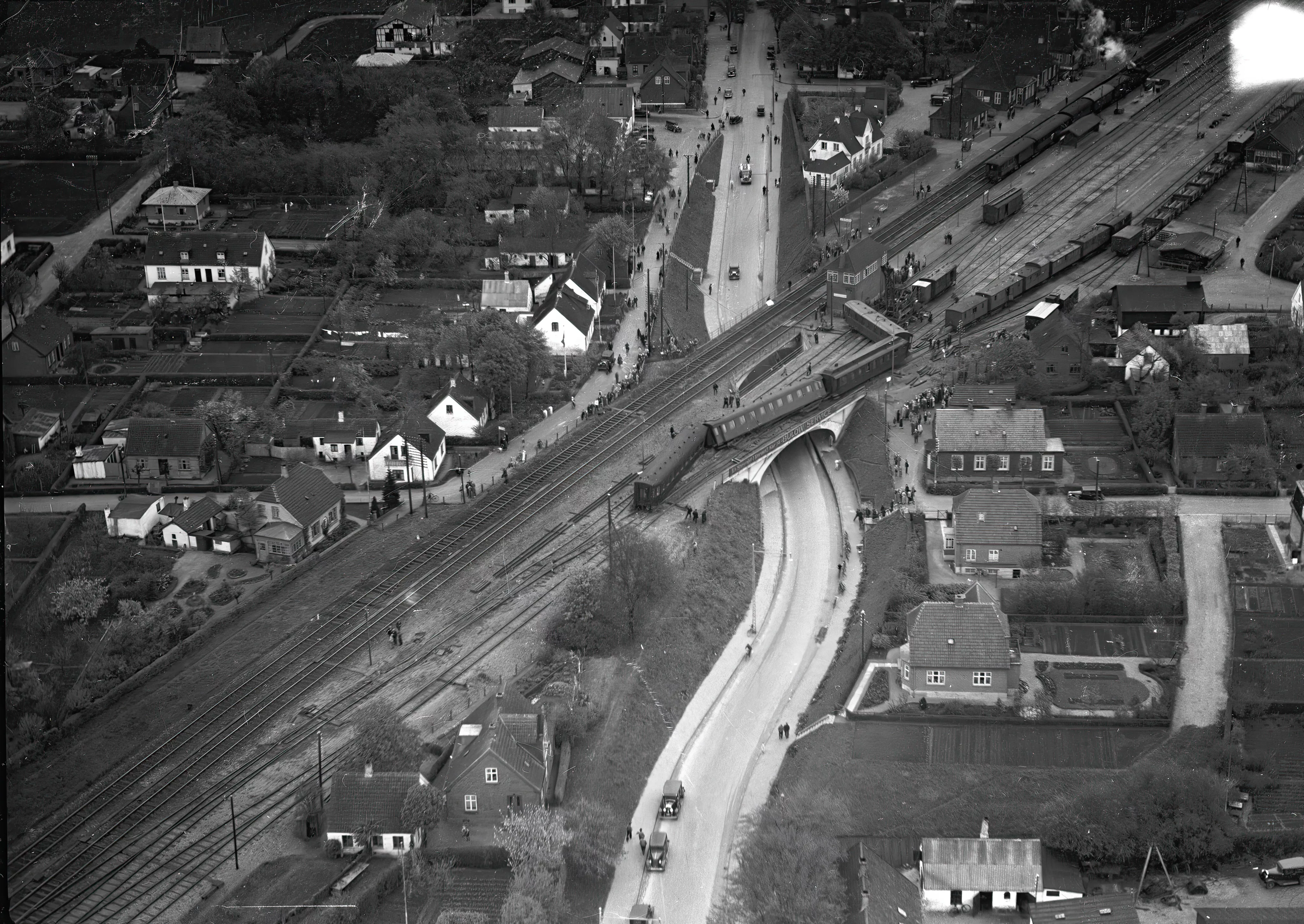 Billede af togulykken ved Hedehusene Station den 15. maj 1936, hvor eksprestog 40 fra Korsør overset et signal for langsom kørsel.