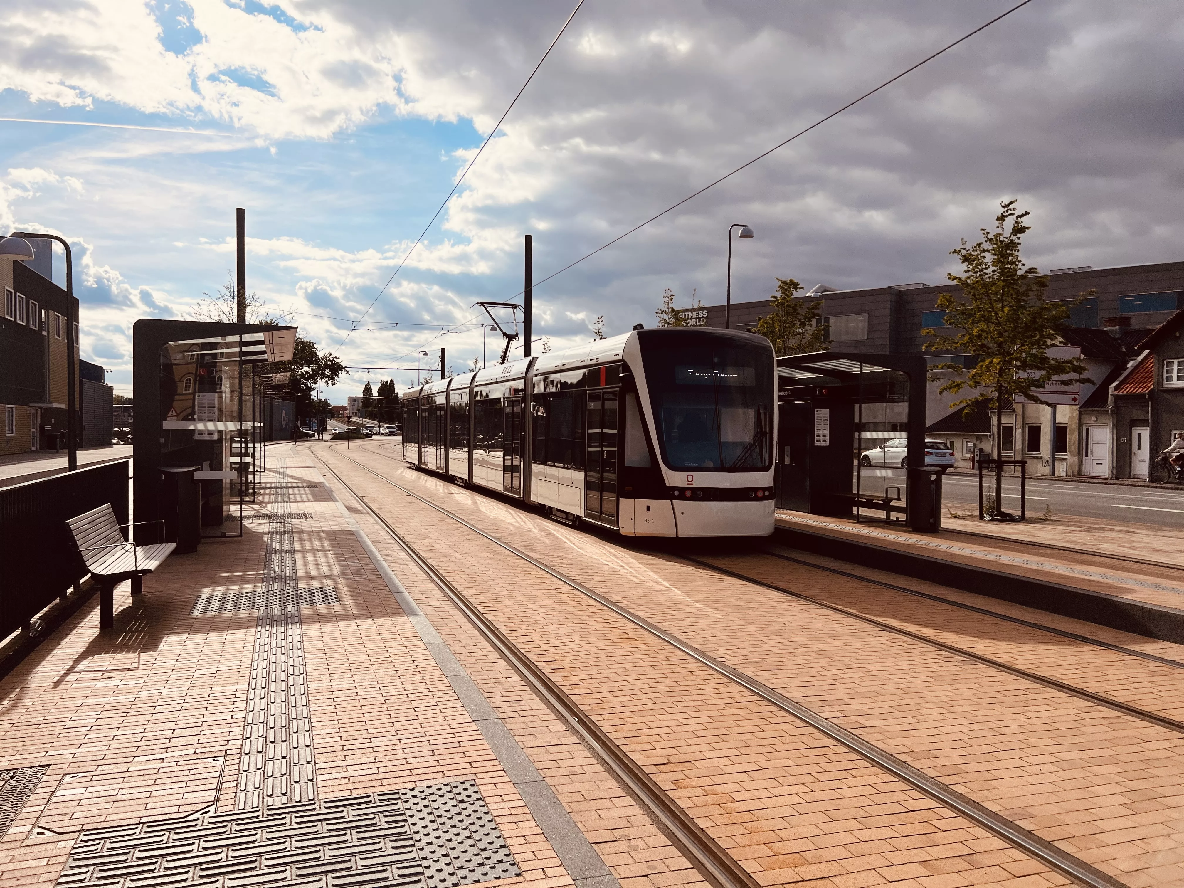 Billede af letbanetog ud for Vesterbro Letbanestation. Billede af letbanetog ud for Vesterbro Letbanestation.