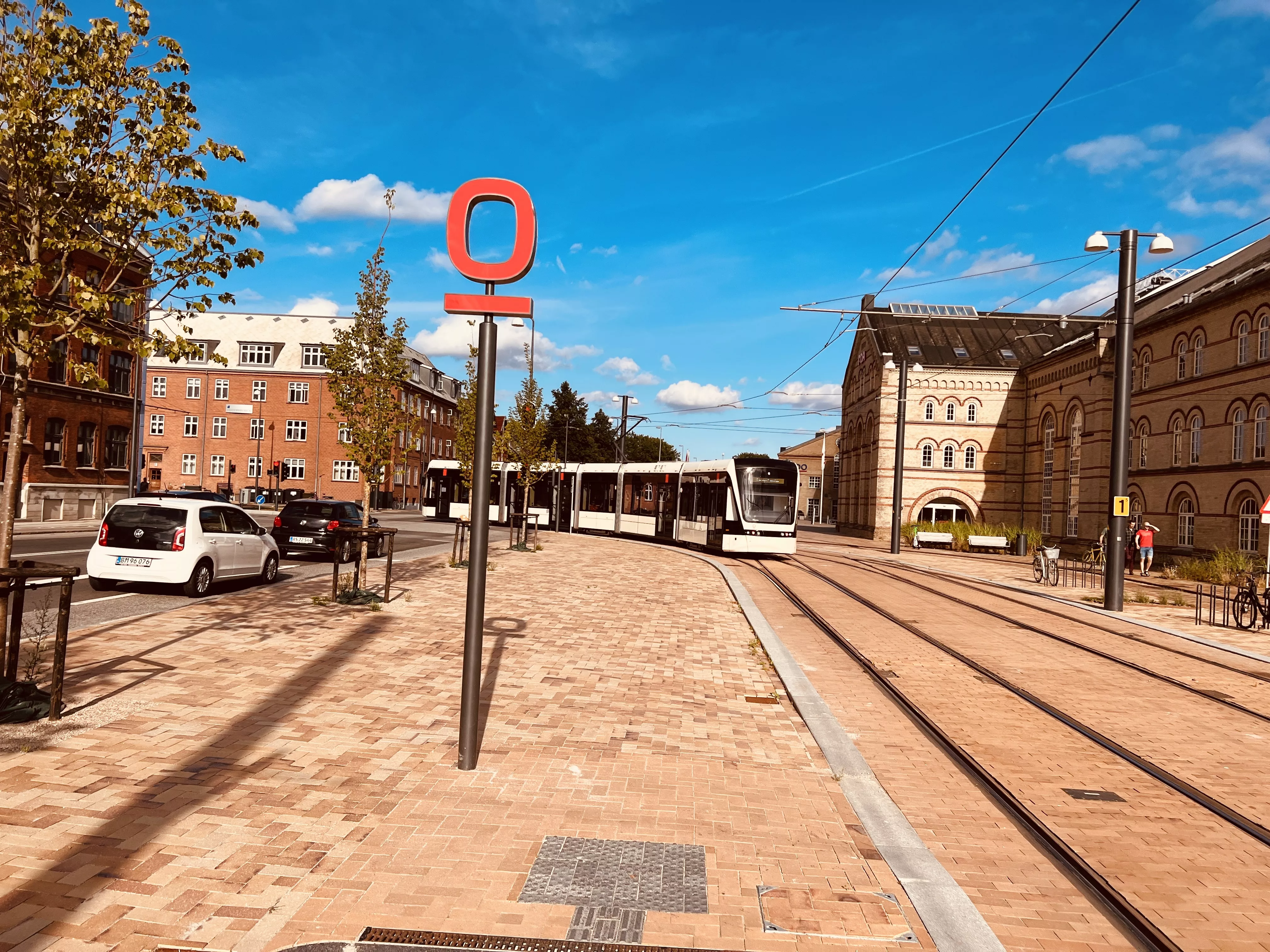 Billede af letbanetog ud for Vesterbro Letbanestation. Billede af letbanetog ud for Vesterbro Letbanestation.
