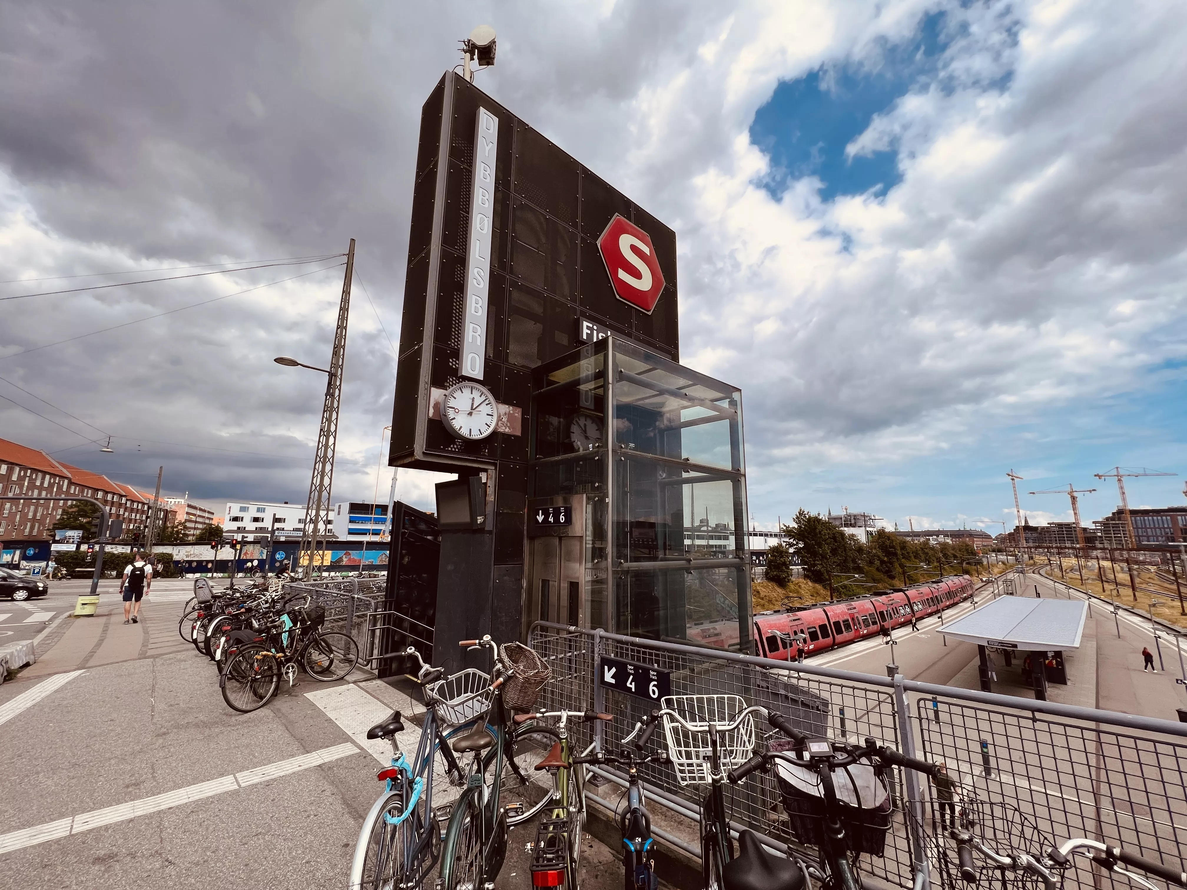 Billede af Dybbølsbro S-togstrinbræt. Billede af Dybbølsbro S-togstrinbræt.
