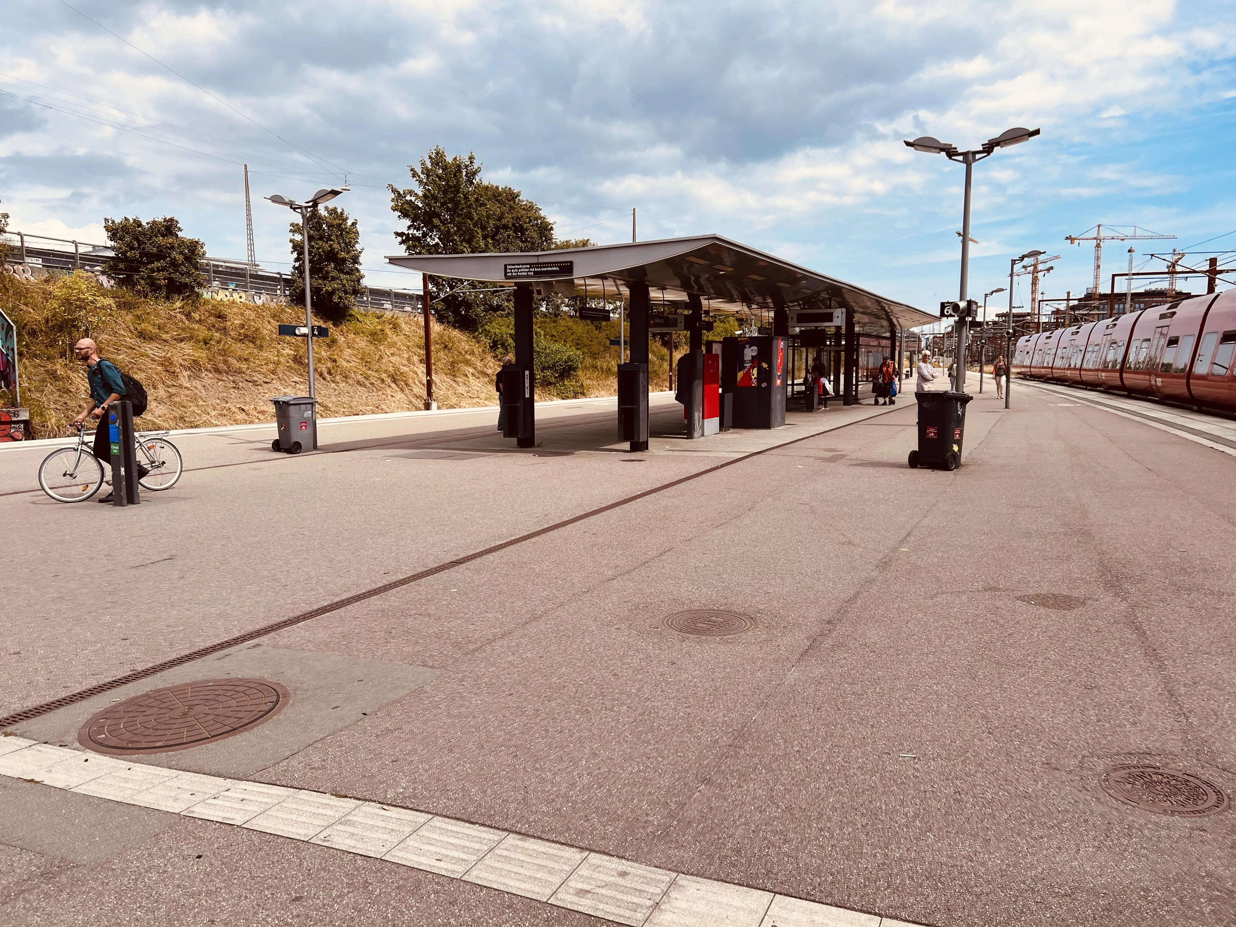 Billede af Dybbølsbro S-togstrinbræt. Billede af Dybbølsbro S-togstrinbræt.