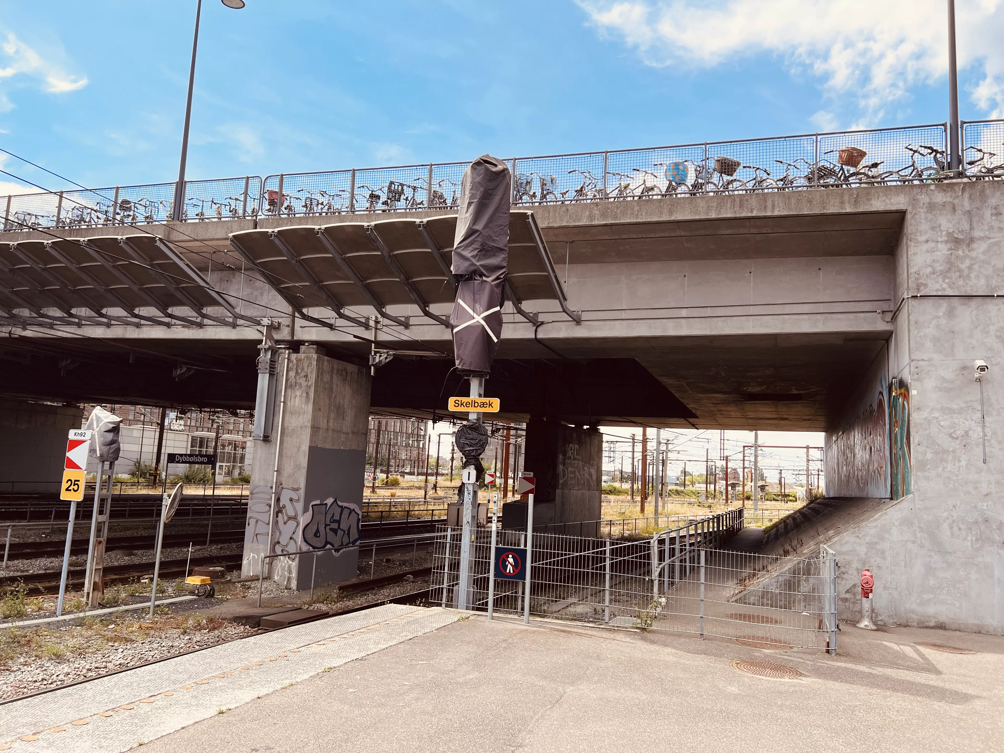 Billede af Dybbølsbro S-togstrinbræt. Billede af Dybbølsbro S-togstrinbræt.