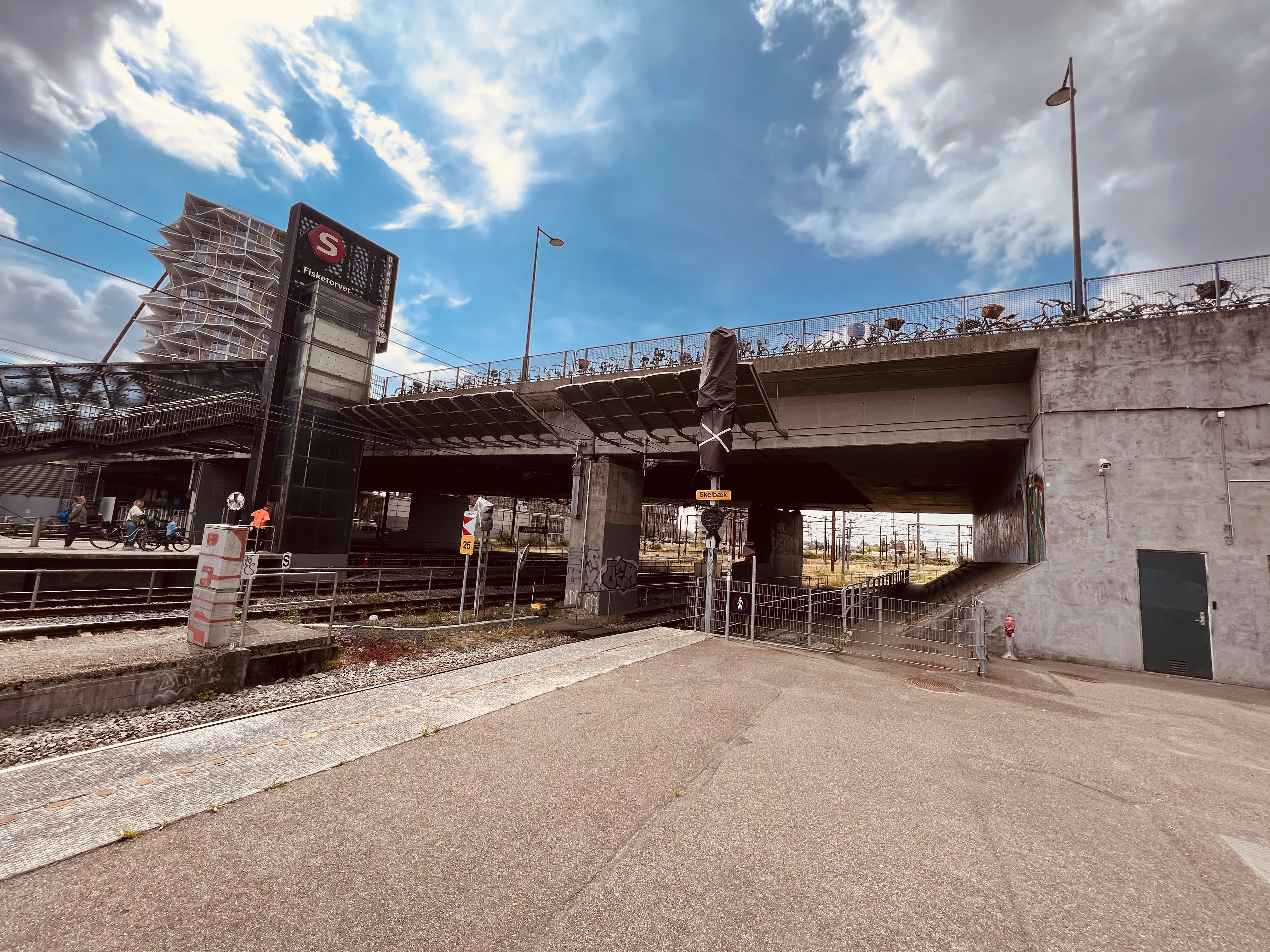 Billede af Dybbølsbro S-togstrinbræt. Billede af Dybbølsbro S-togstrinbræt.