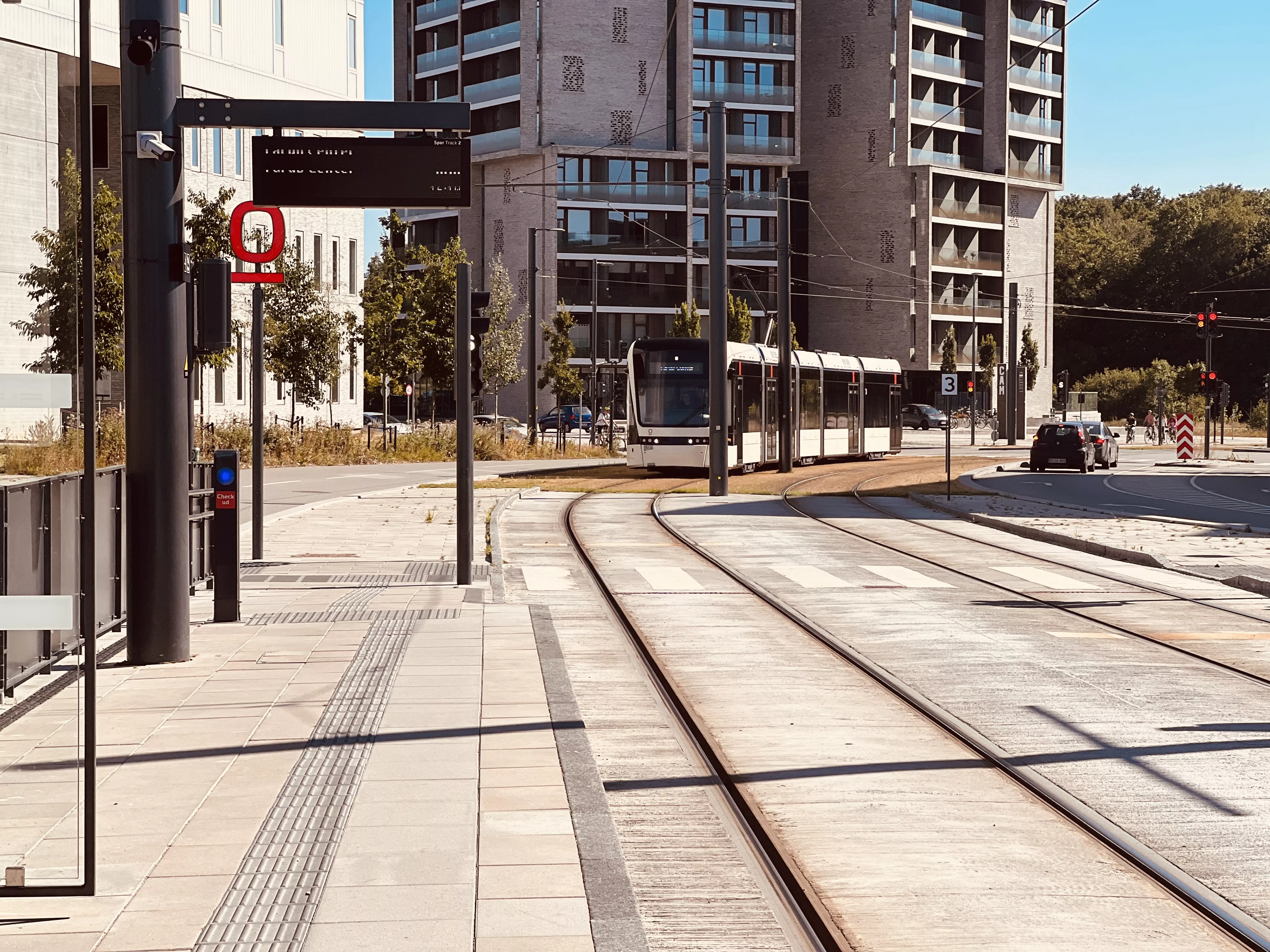 Billede af letbanetog ud for Cortex Park Letbanestation. Billede af letbanetog ud for Cortex Park Letbanestation.