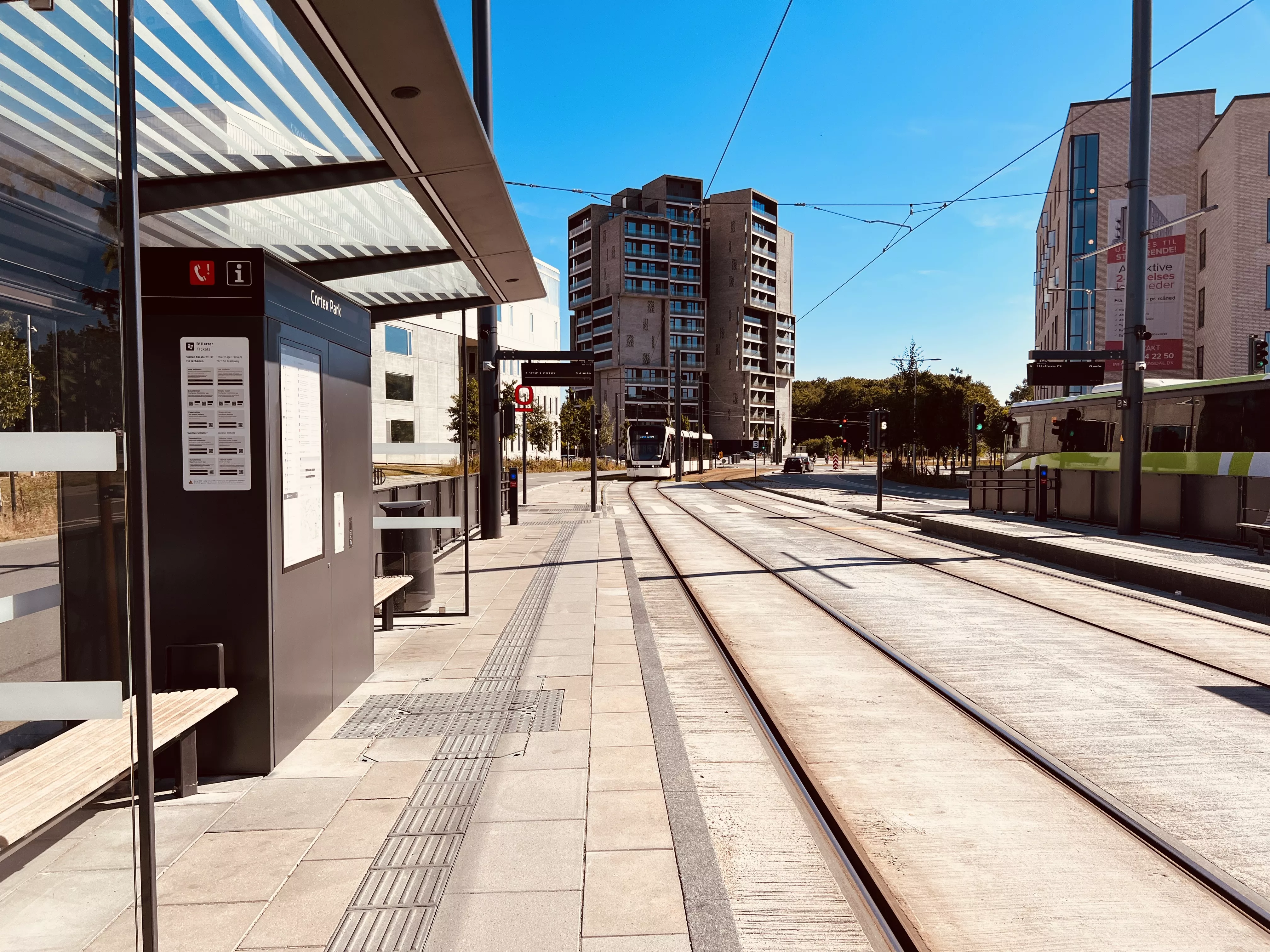 Billede af Cortex Park Letbanestation. Billede af Cortex Park Letbanestation.