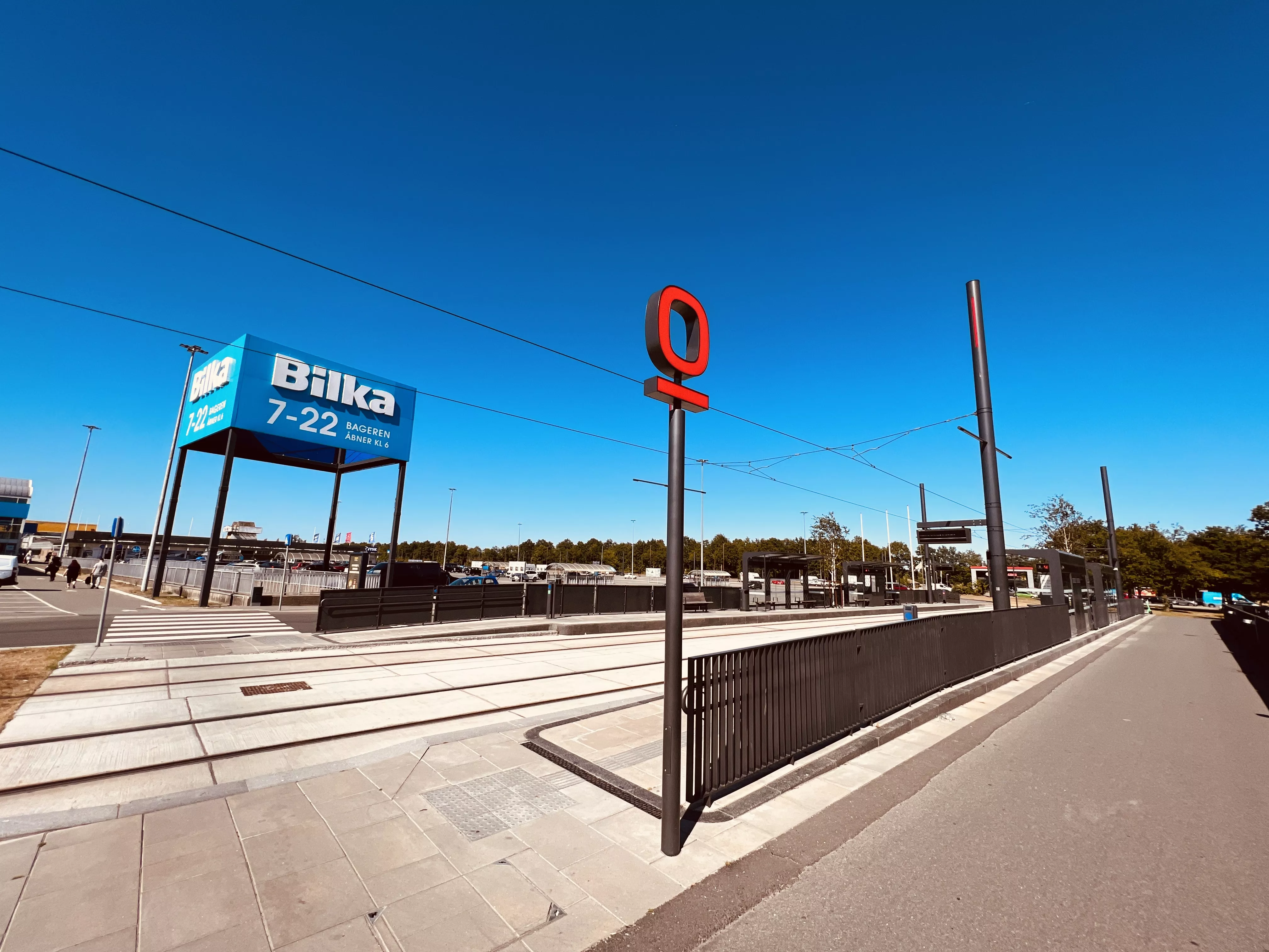 Billede af Bilka Letbanestation. Billede af Bilka Letbanestation.