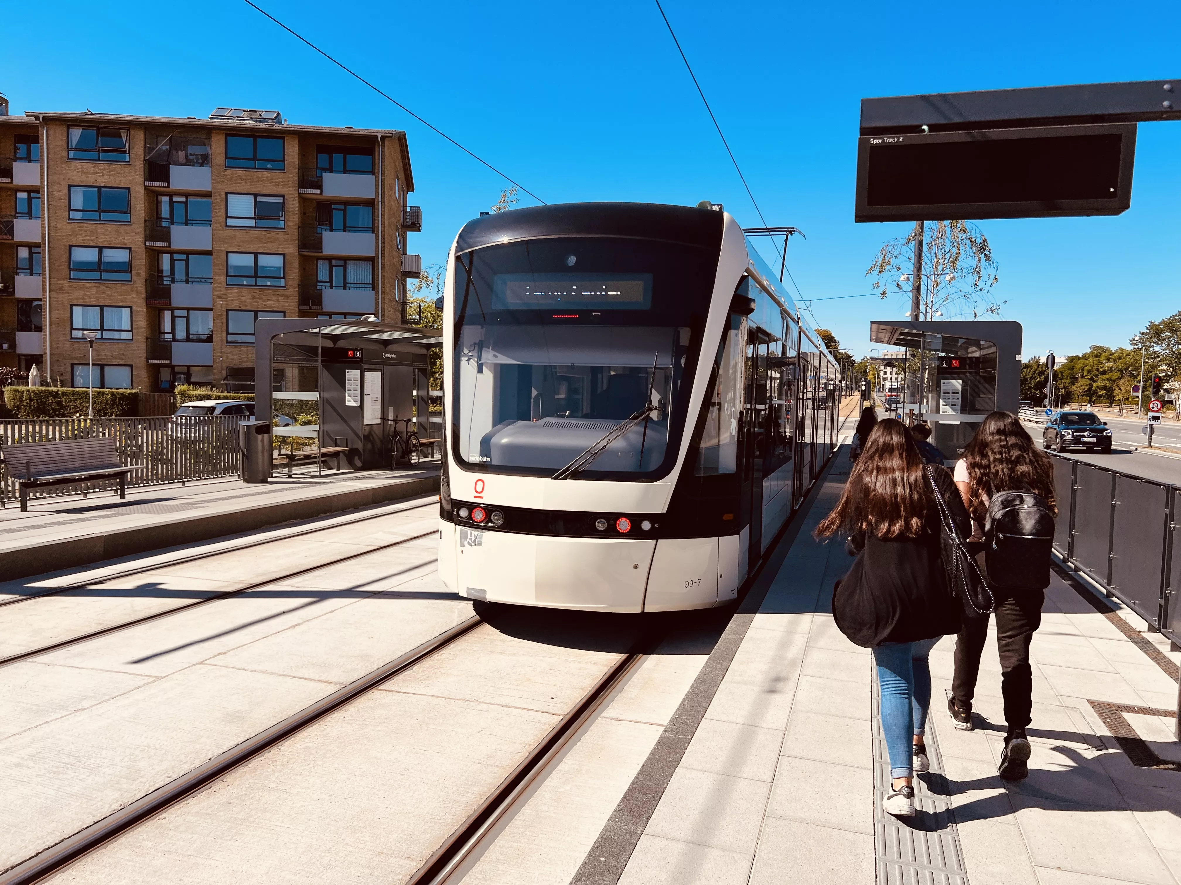 Billede af Odense Letbane togsæt 09 fotograferet ud for Ejerslykke Letbanestation.