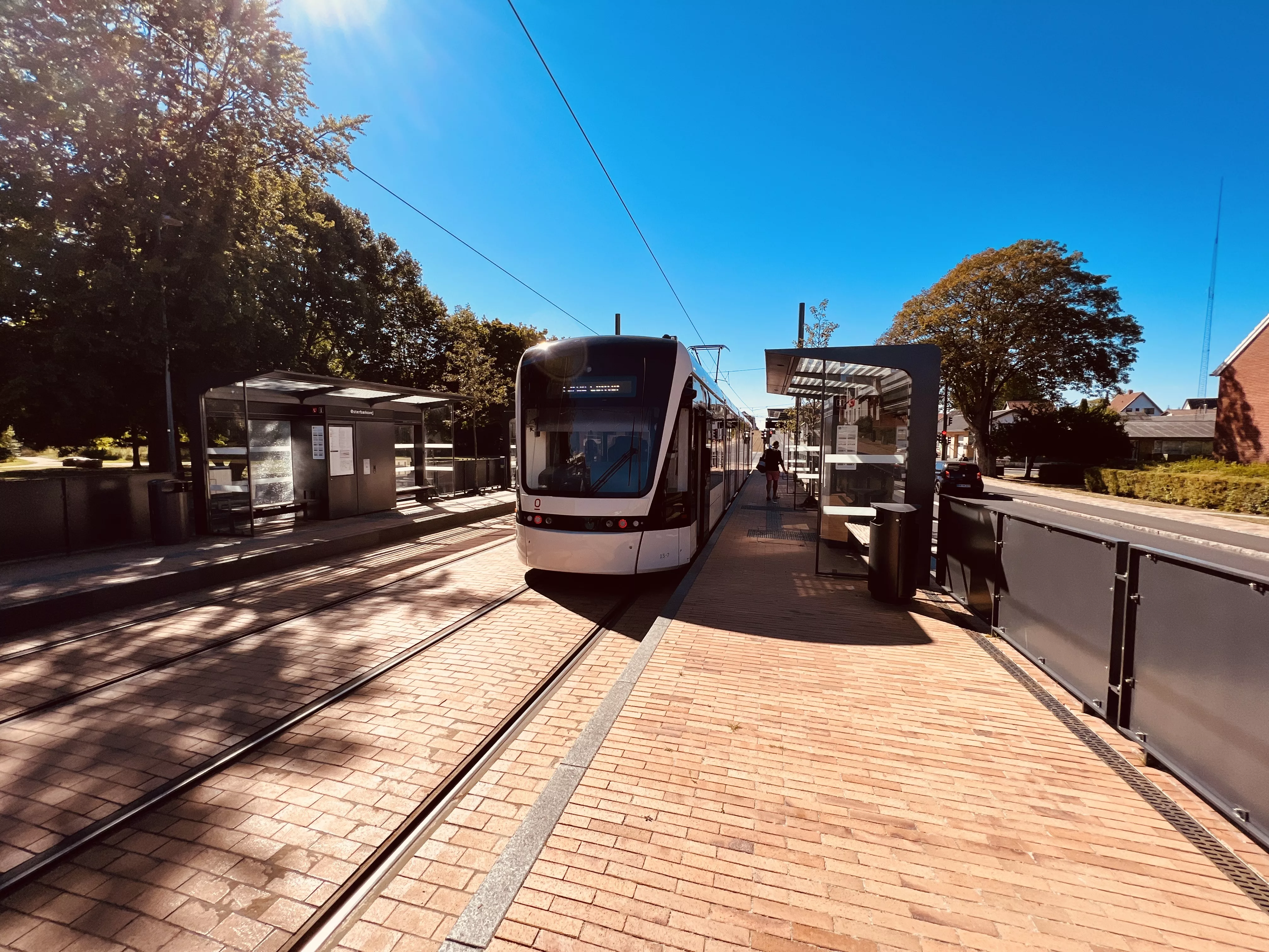 Billede af Odense Letbane togsæt 13 fotograferet ud for Østerbæksvej Letbanestation.