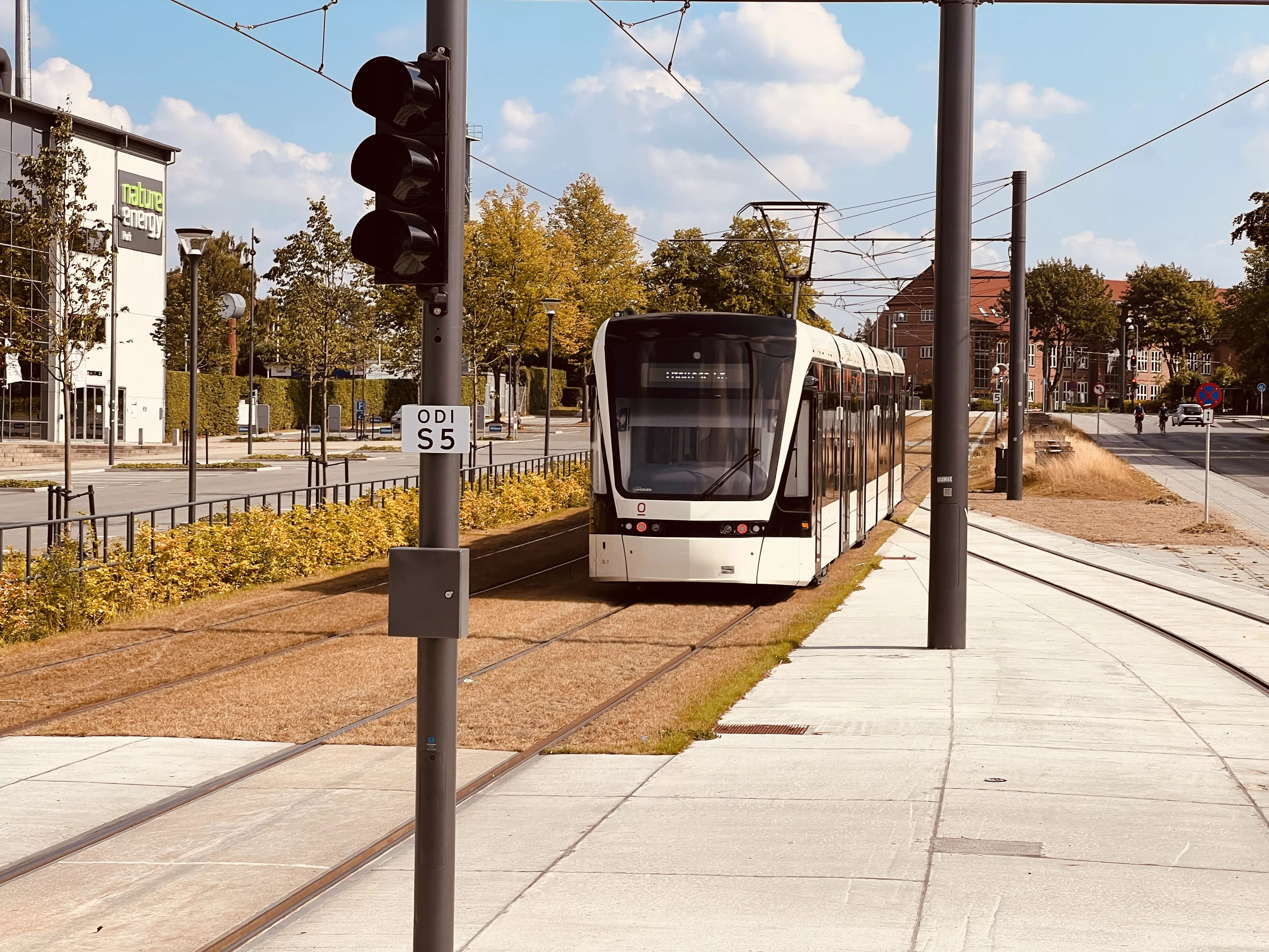 Billede af letbanetog ud for Idrætsparken Letbanestation.