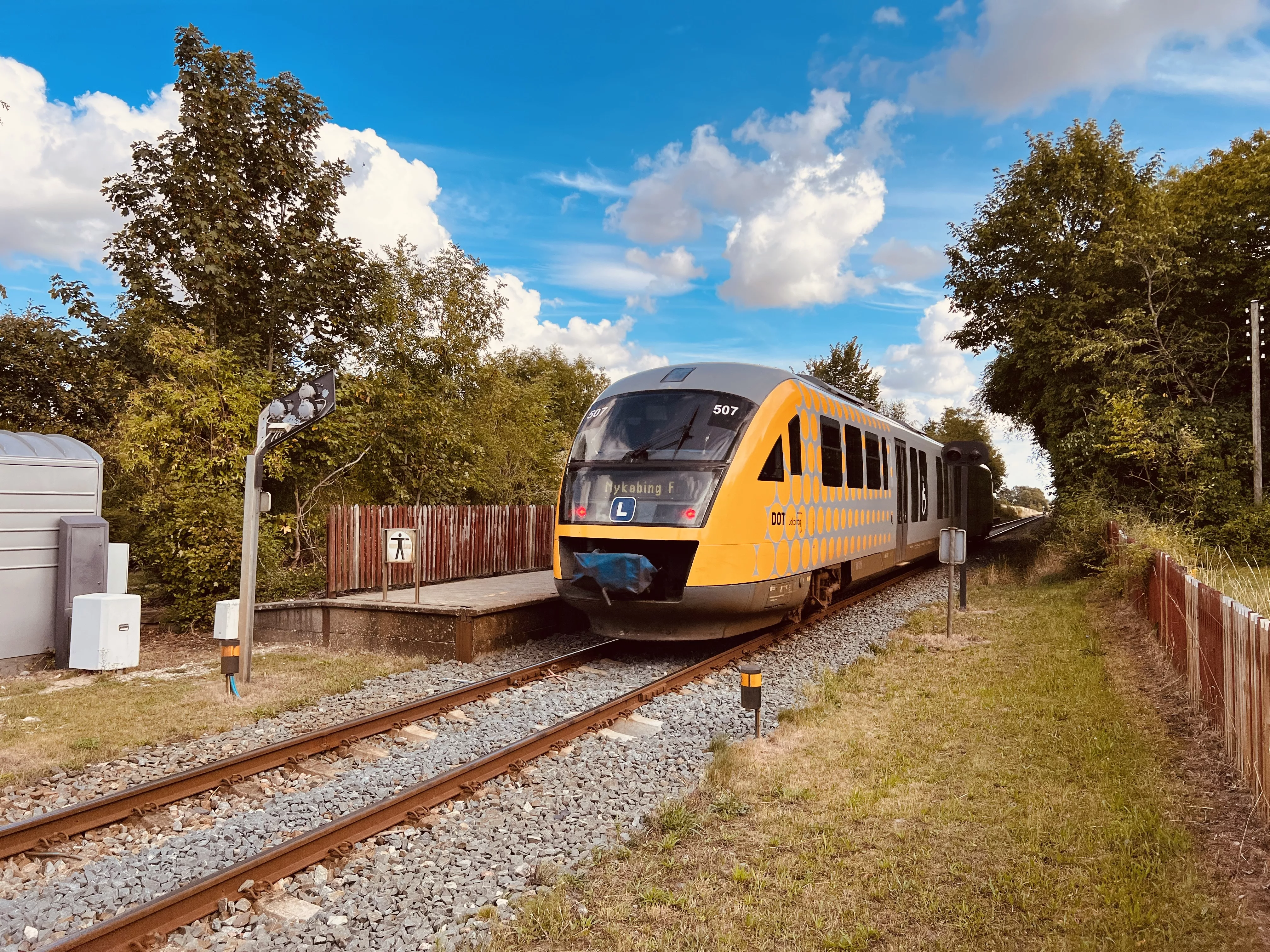 Billede af LT DM 507, tidligere NJJ DM 507 fotograferet ud for Avnede Trinbræt. Billede af LT DM 507, tidligere NJJ DM 507 fotograferet ud for Avnede Trinbræt.