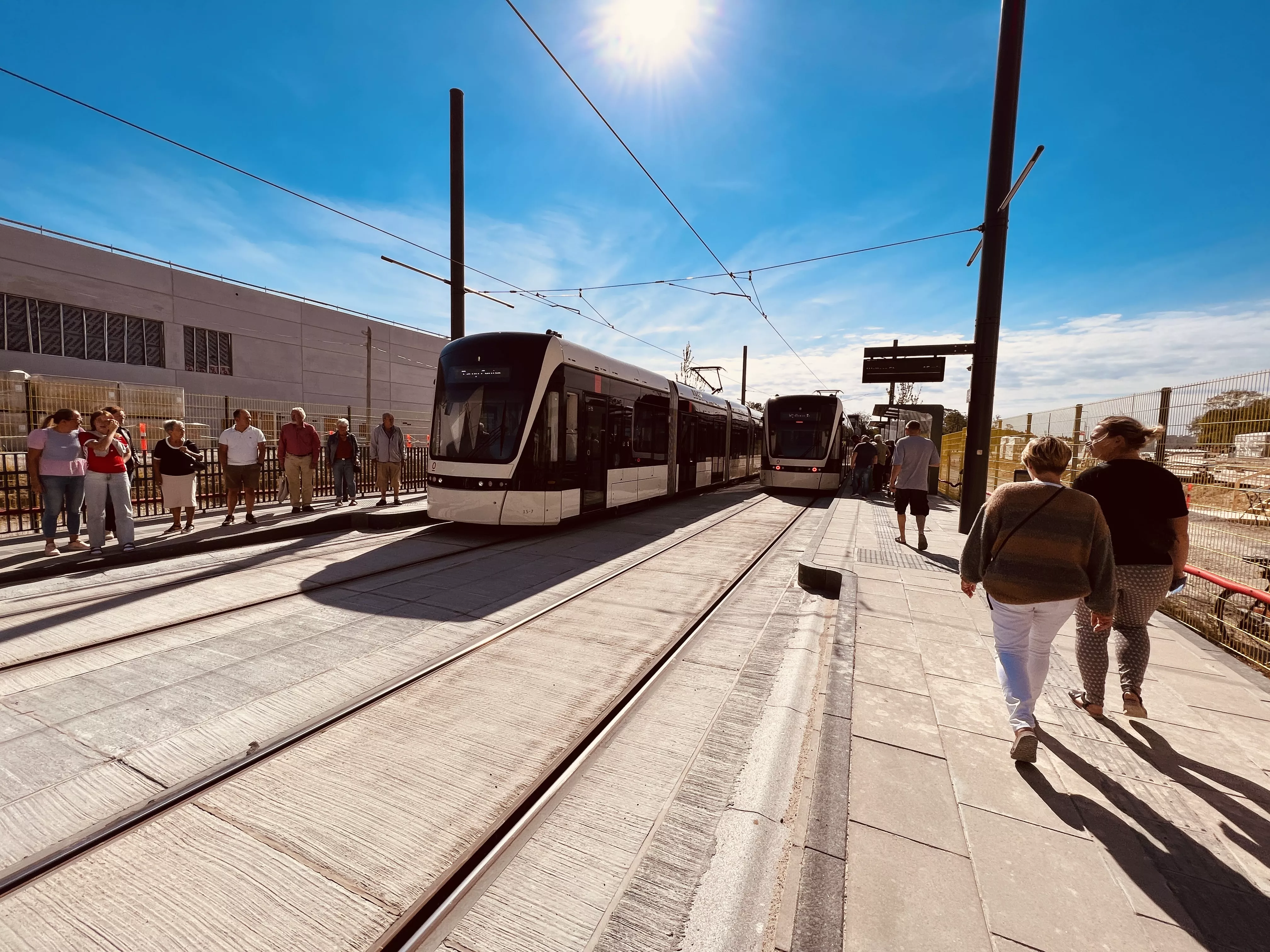 Billede af Odense Letbane togsæt 15 fotograferet ud for Hospital Syd Letbanestation.