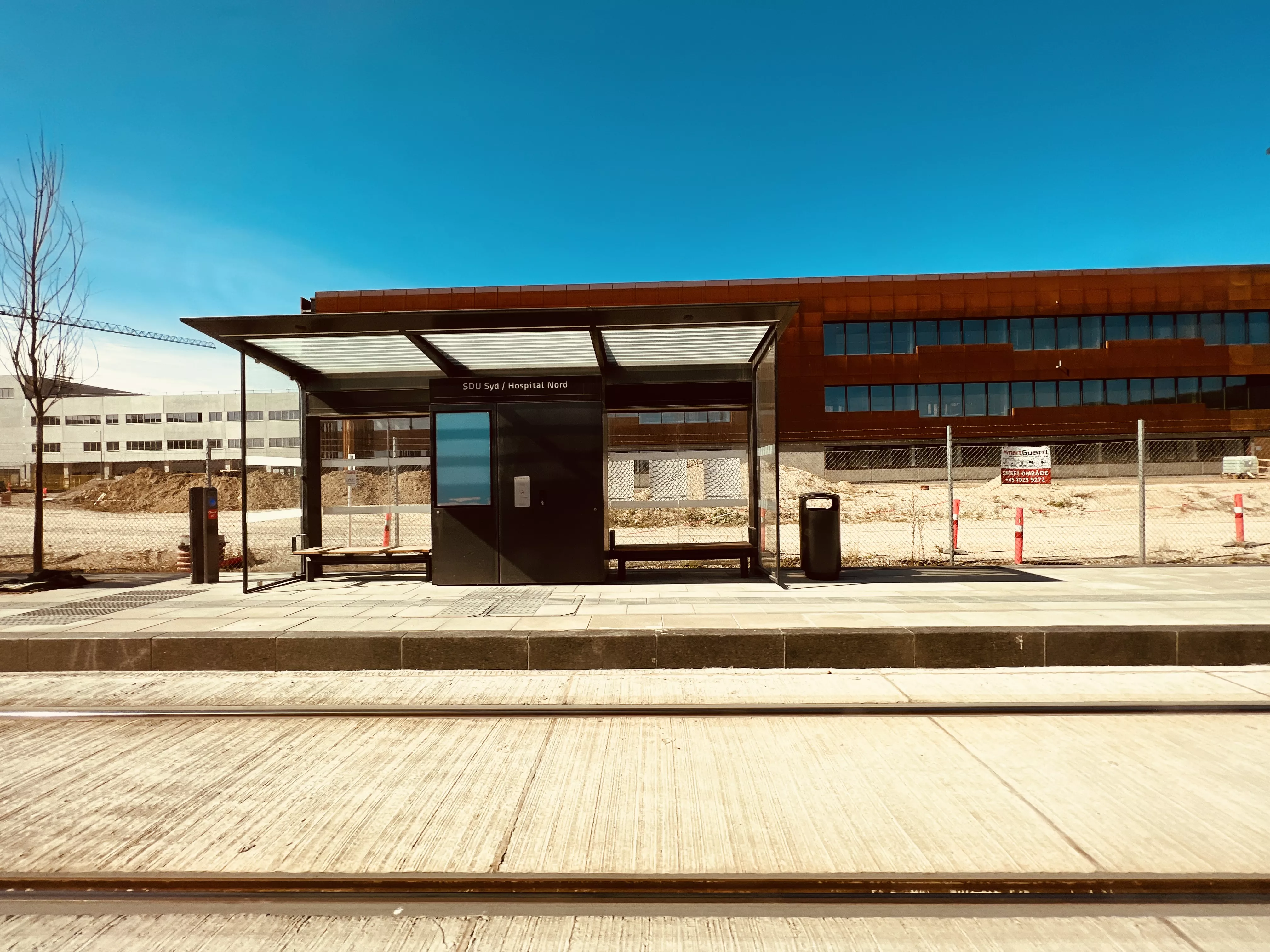 Billede af SDU Syd/Hospital Nord Letbanestation. Billede af SDU Syd/Hospital Nord Letbanestation.
