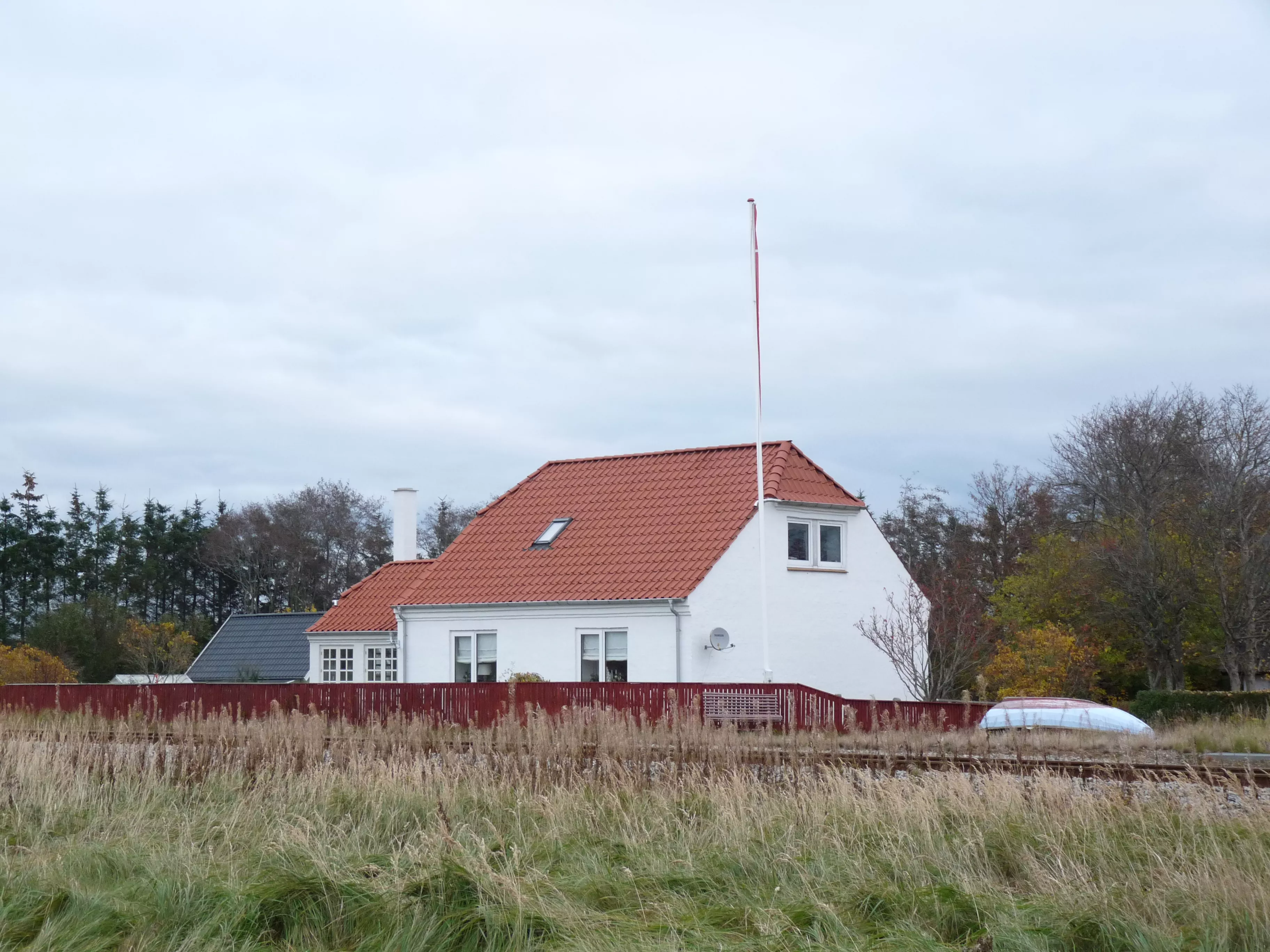 Billede af Napstjert Trinbræt - Trinbræt er nedrevet, men Napstjert Trinbræt har ligget her. Billede af Napstjert Trinbræt - Trinbræt er nedrevet, men Napstjert Trinbræt har ligget her.