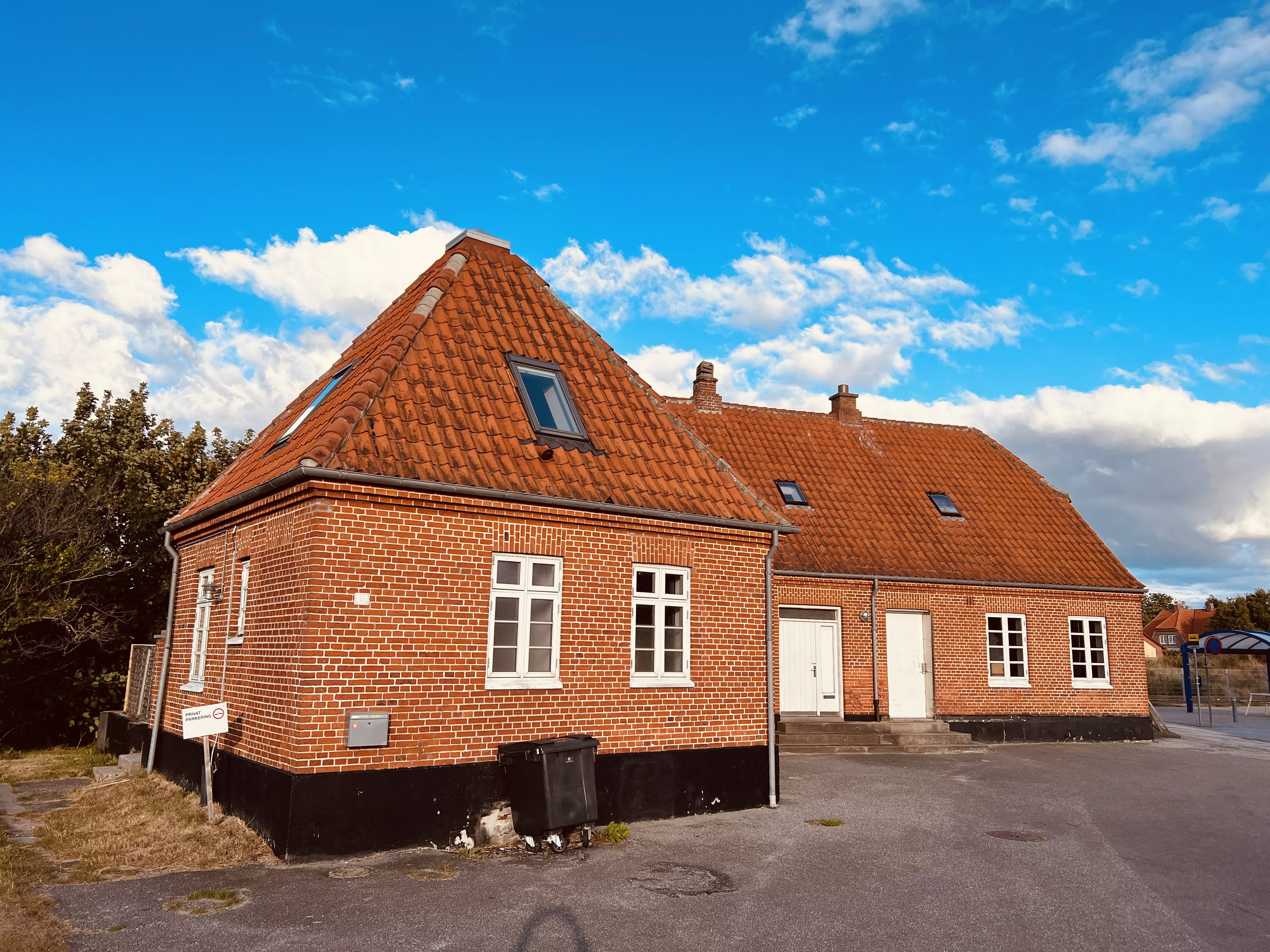 Billede af Ålbæk Station. Billede af Ålbæk Station.