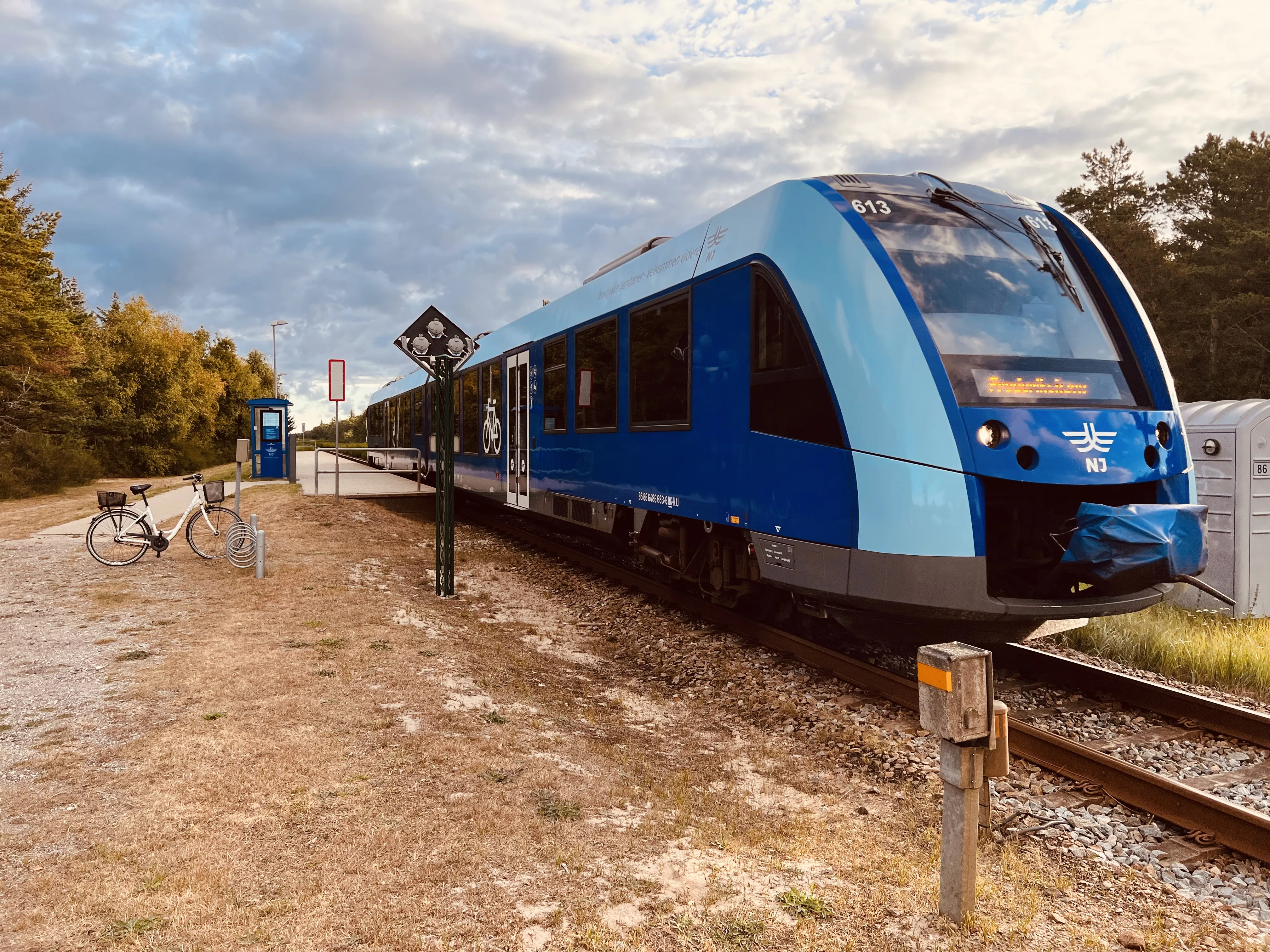 Billede af NJJ LM 613 fotograferet ud for Bunken Trinbræt. Billede af NJJ LM 613 fotograferet ud for Bunken Trinbræt.