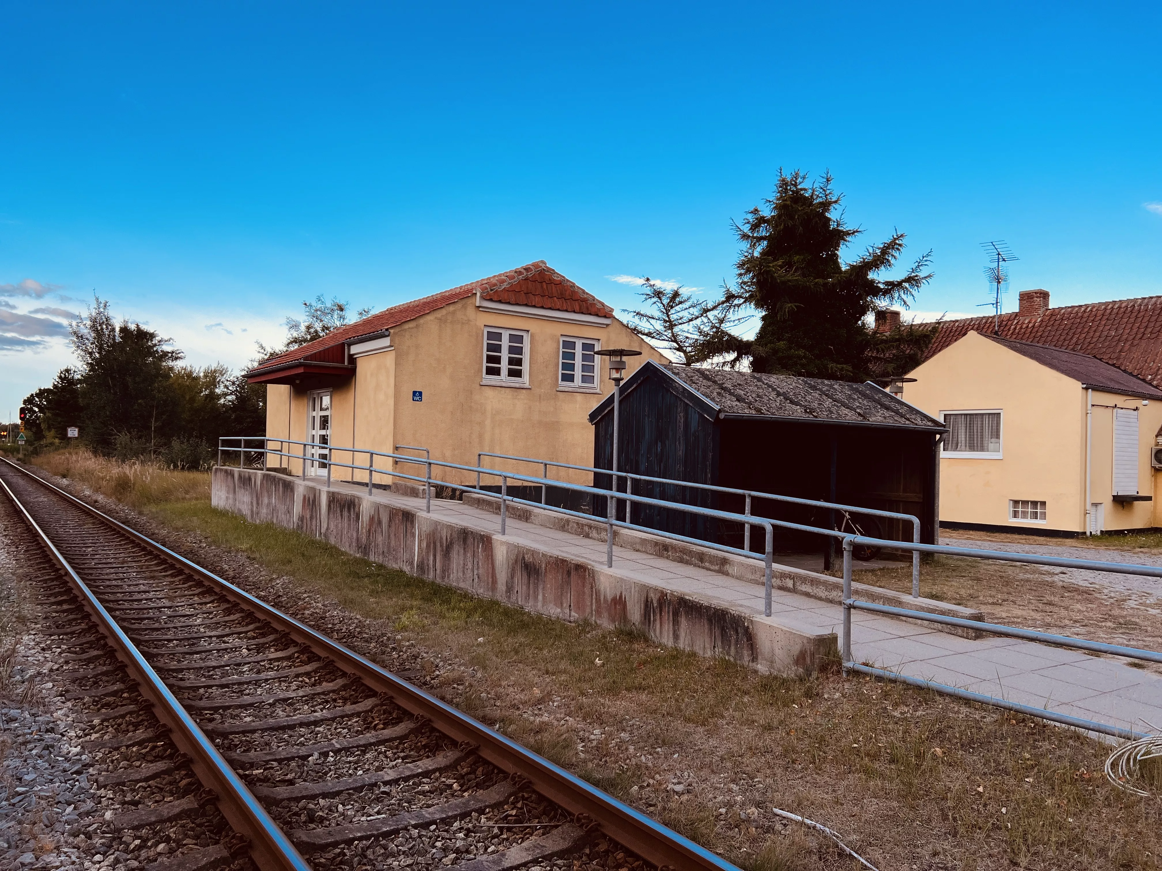 Billede af Hulsig Stations varehus. Billede af Hulsig Stations varehus.