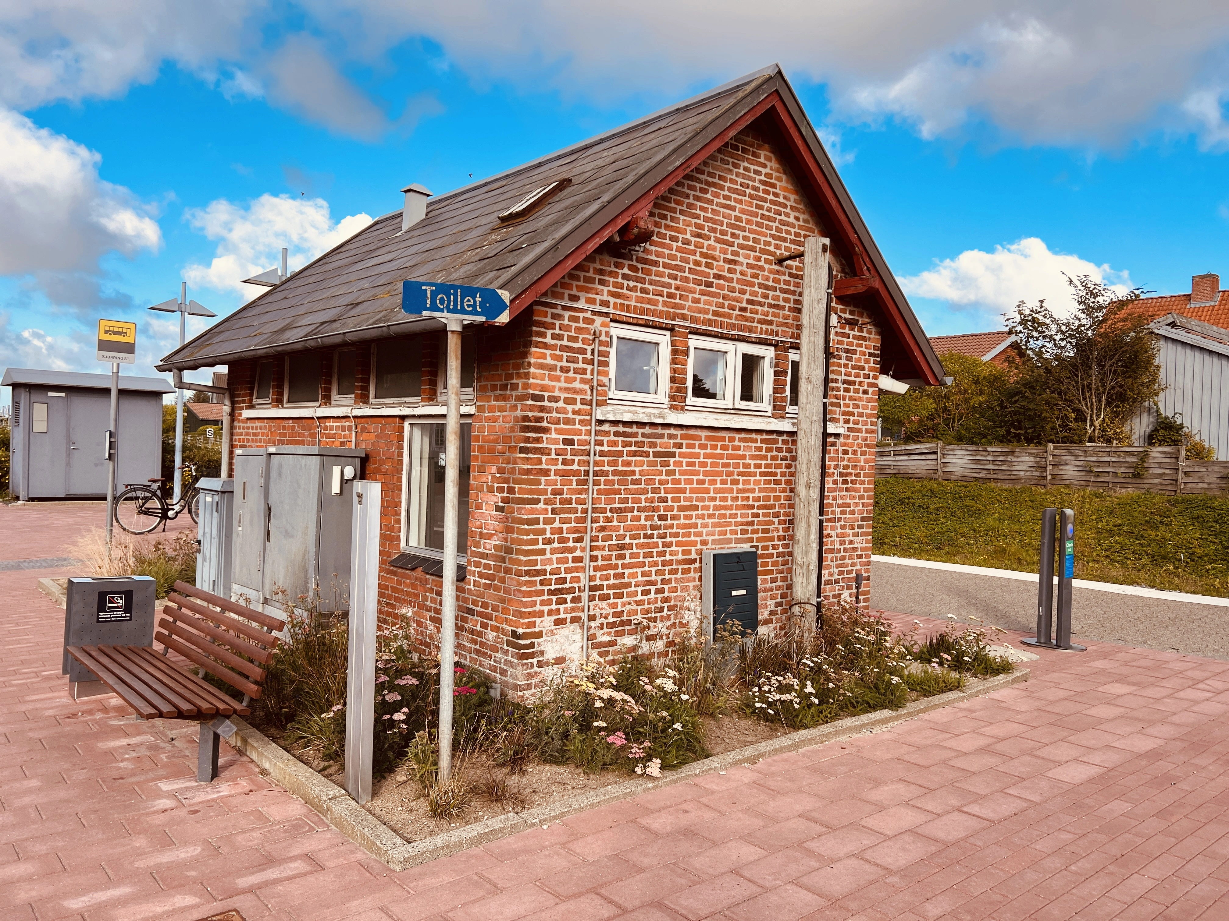 Billede af Sjørring Stations retirade. Billede af Sjørring Stations retirade.
