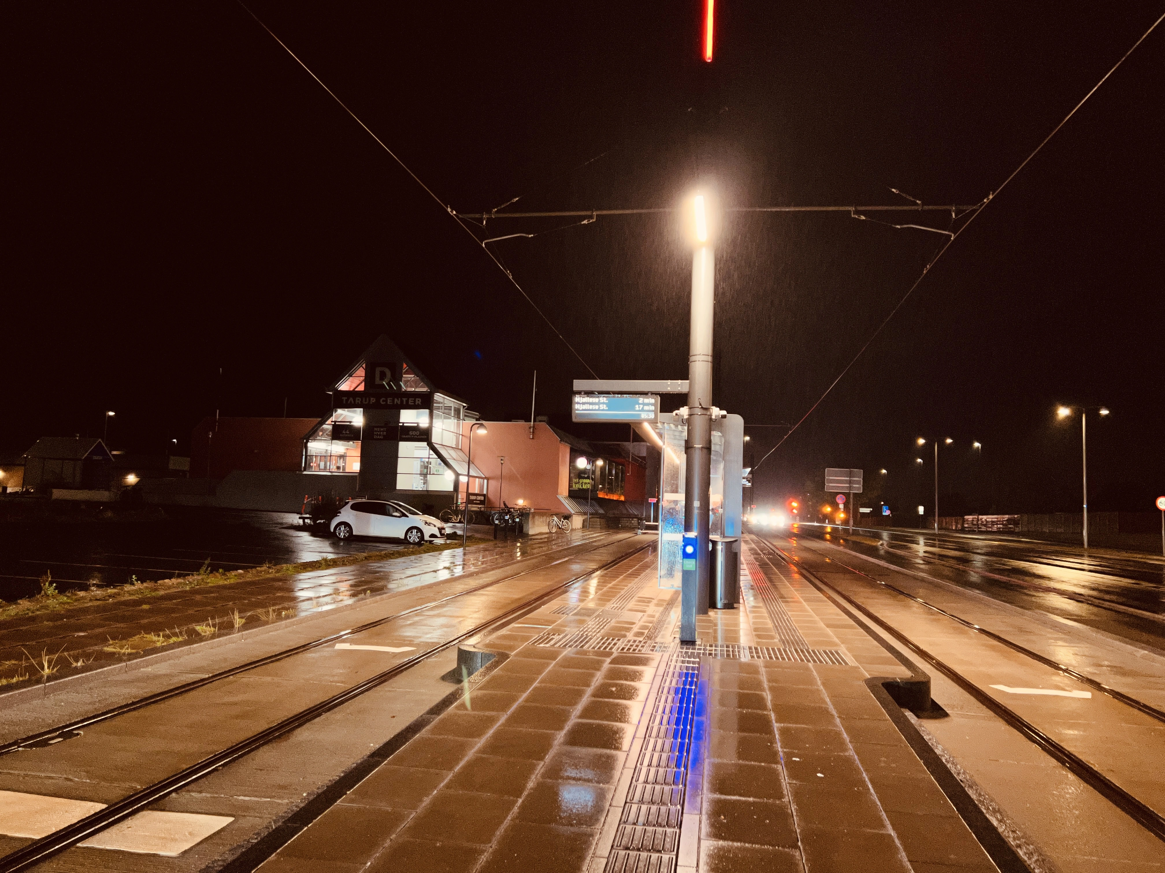Billede af Tarup Center Letbanestation tidlig morgen. Billede af Tarup Center Letbanestation tidlig morgen.