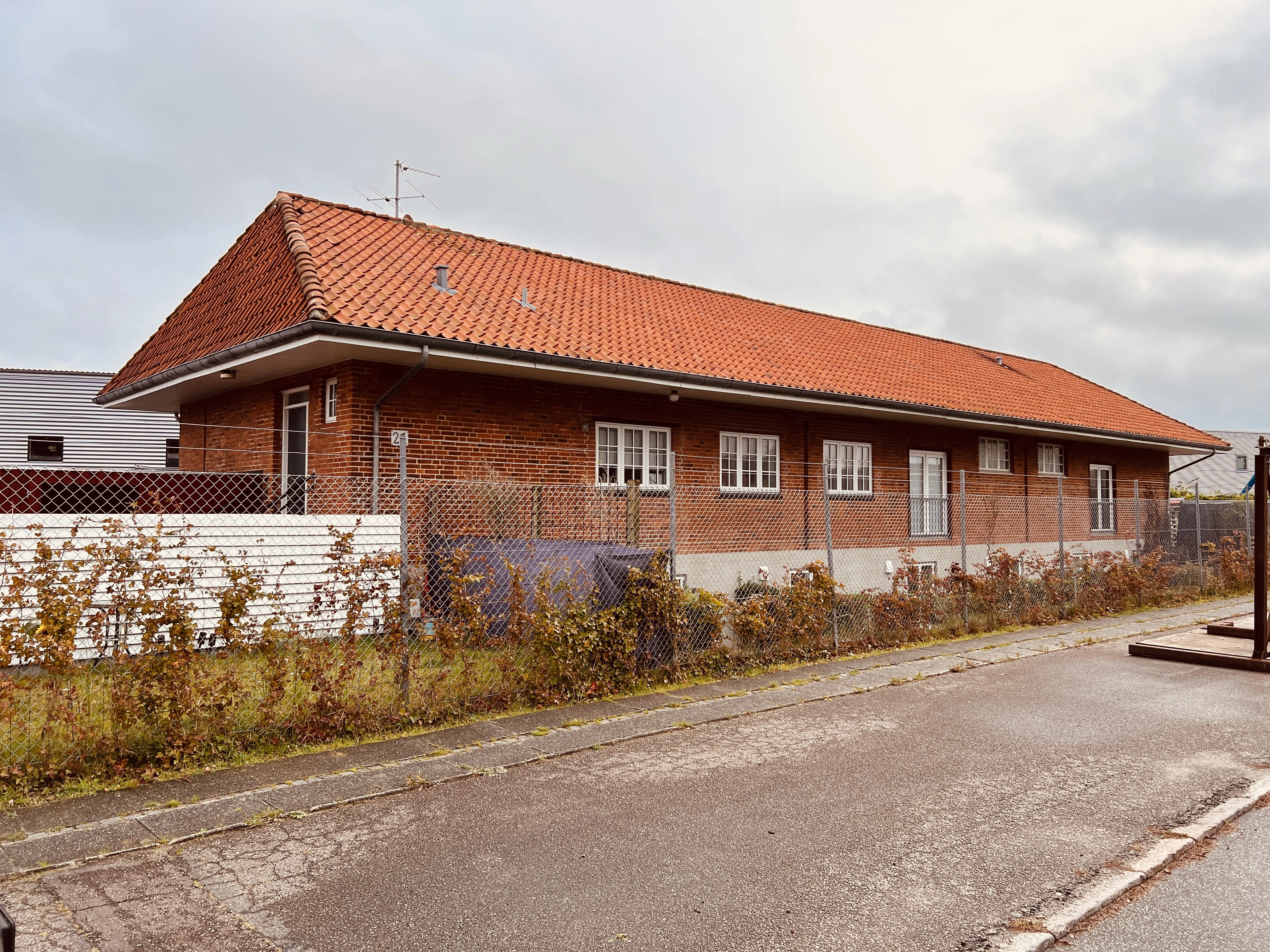 Billede af Holstebro Sydbanegårds varehus. Billede af Holstebro Sydbanegårds varehus.