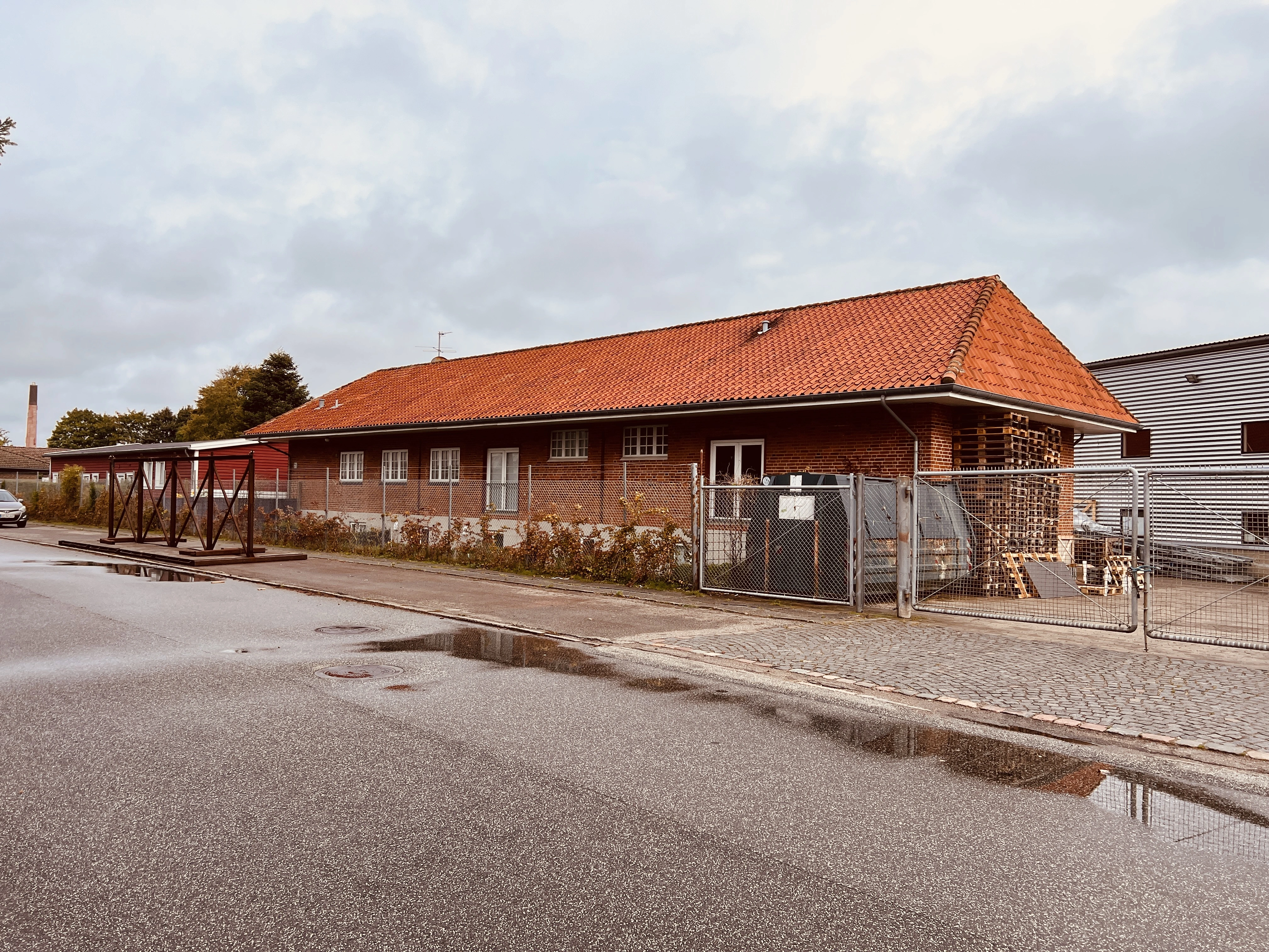 Billede af Holstebro Sydbanegårds varehus. Billede af Holstebro Sydbanegårds varehus.