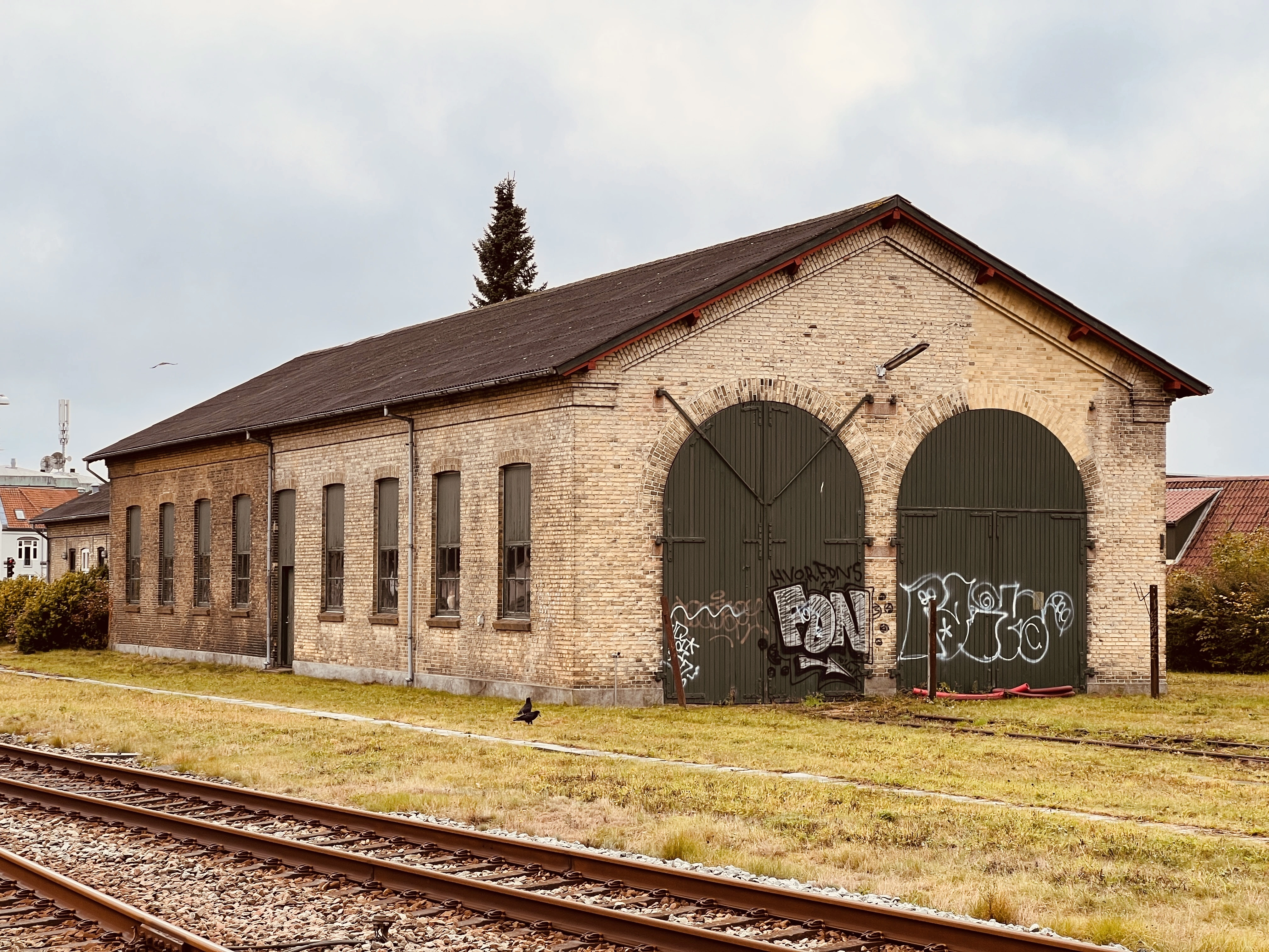 Billede af Holstebro Stations remise.