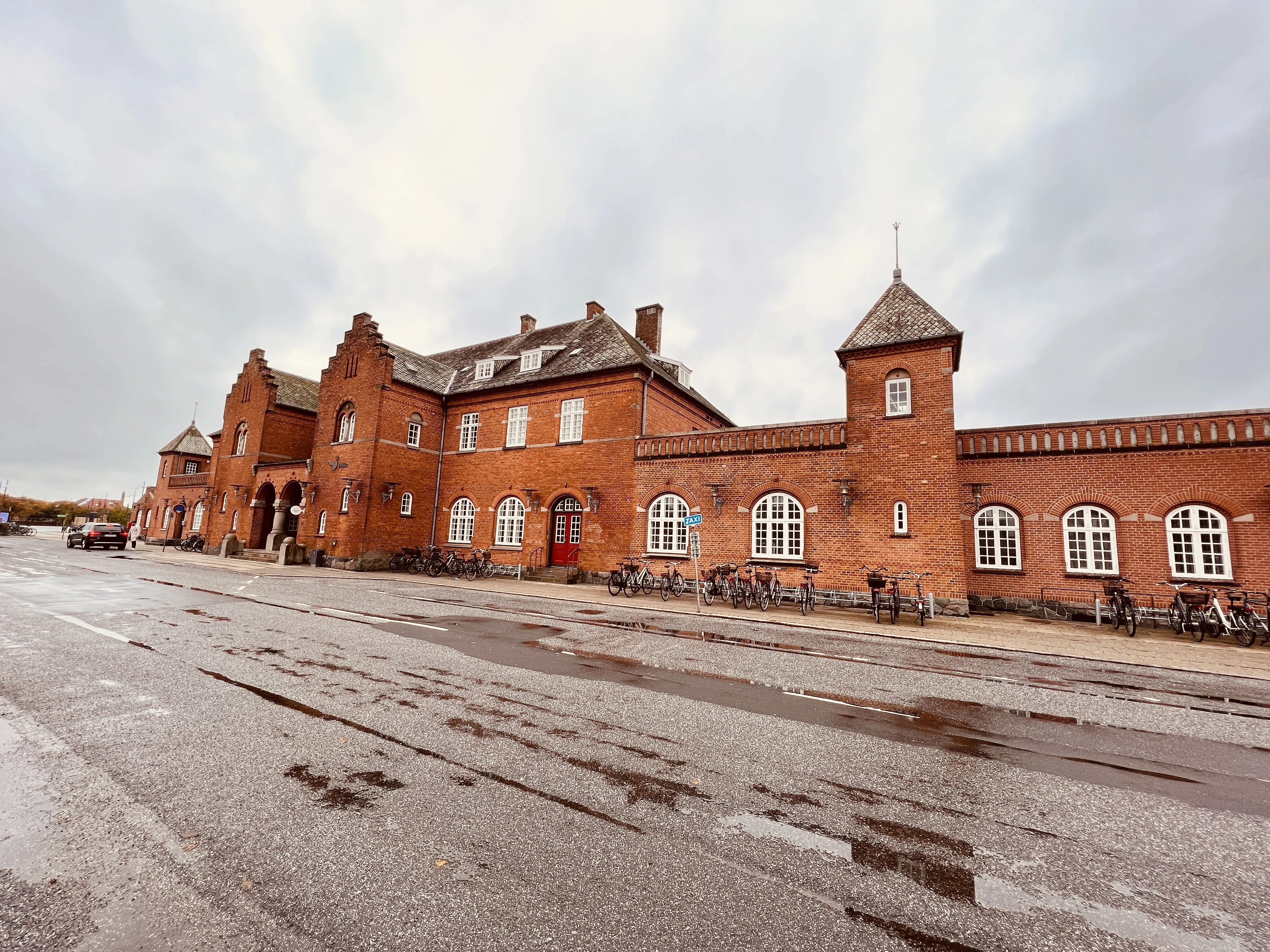 Billede af Holstebro Station. Billede af Holstebro Station.