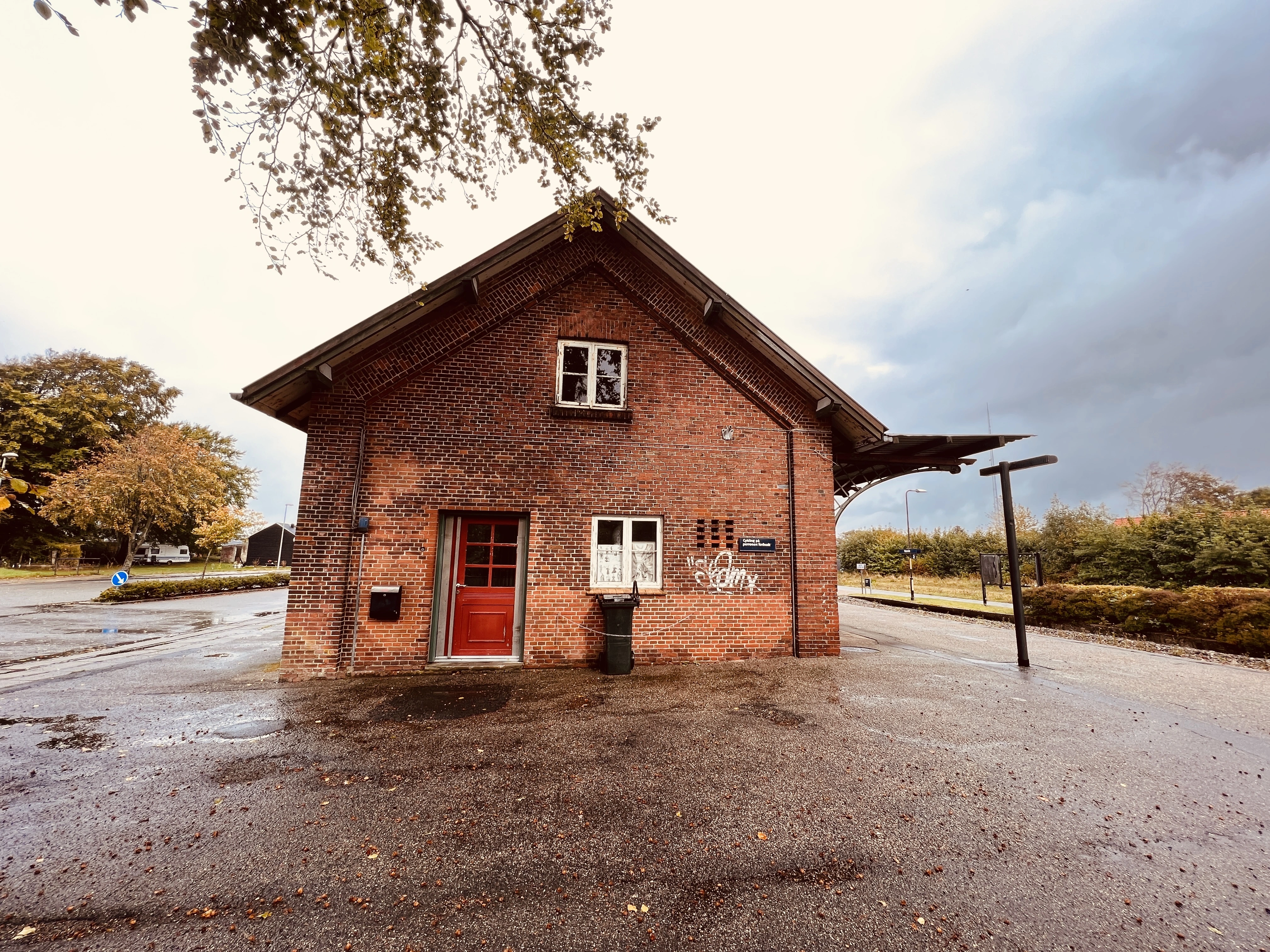 Billede af Vemb Station. Billede af Vemb Station.