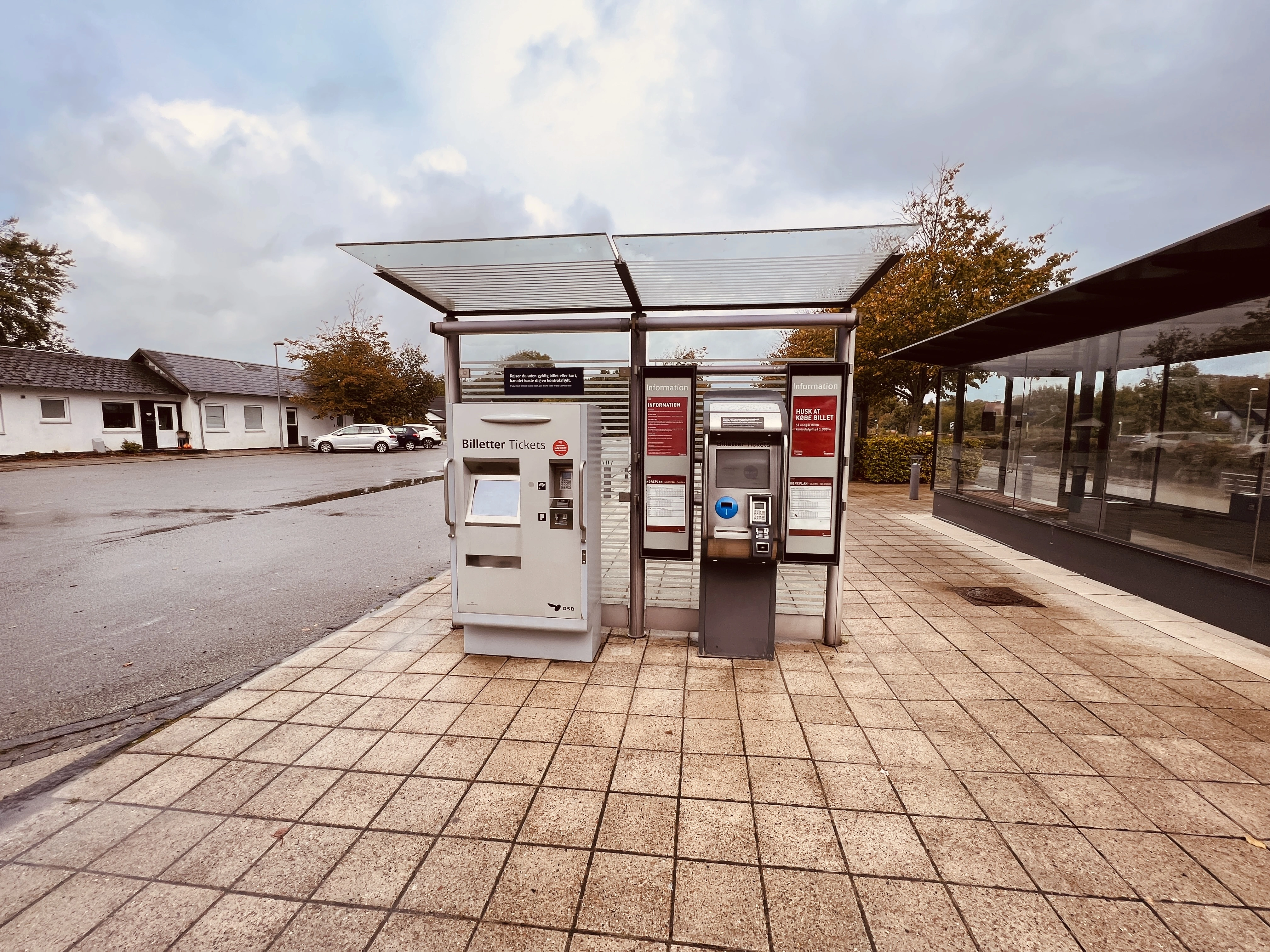 Billede af Vemb Station. Billede af Vemb Station.