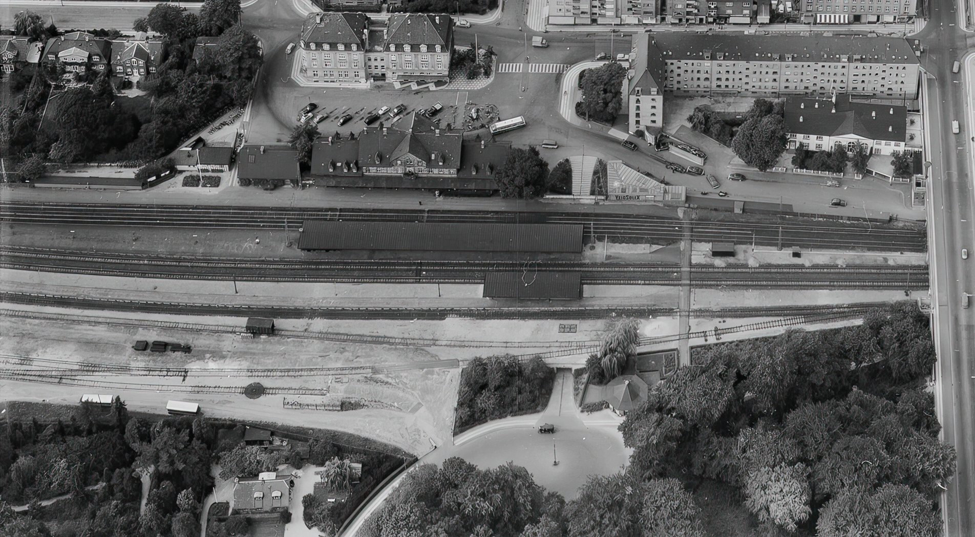 Billede af Charlottenlund Station.