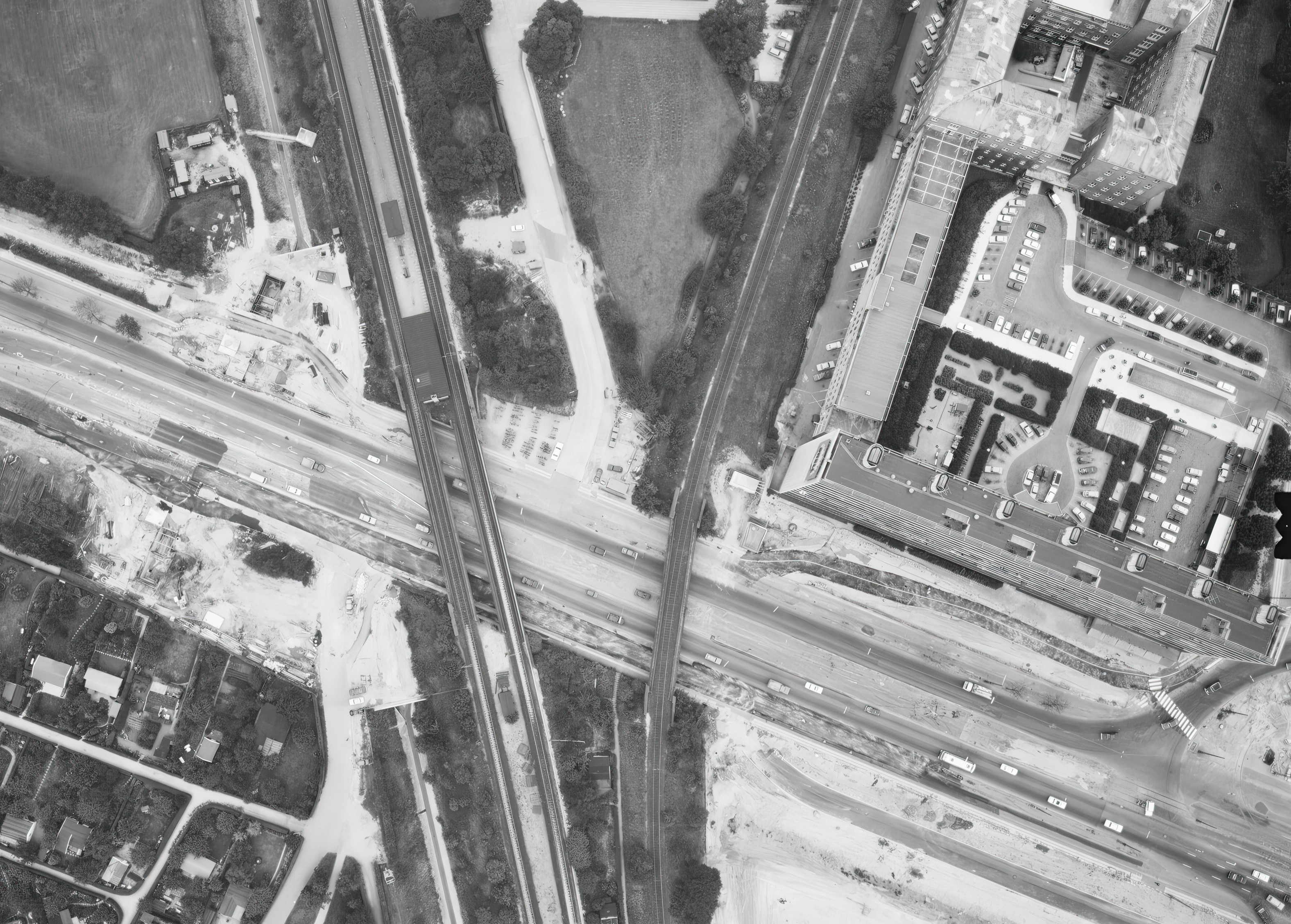 Billede af Lyngbyvejen S-togsstation, hvor den er ved at blive ombygget og klar til navneændring til Ryparken S-togstrinbræt. Billede af Lyngbyvejen S-togsstation, hvor den er ved at blive ombygget og klar til navneændring til Ryparken S-togstrinbræt.