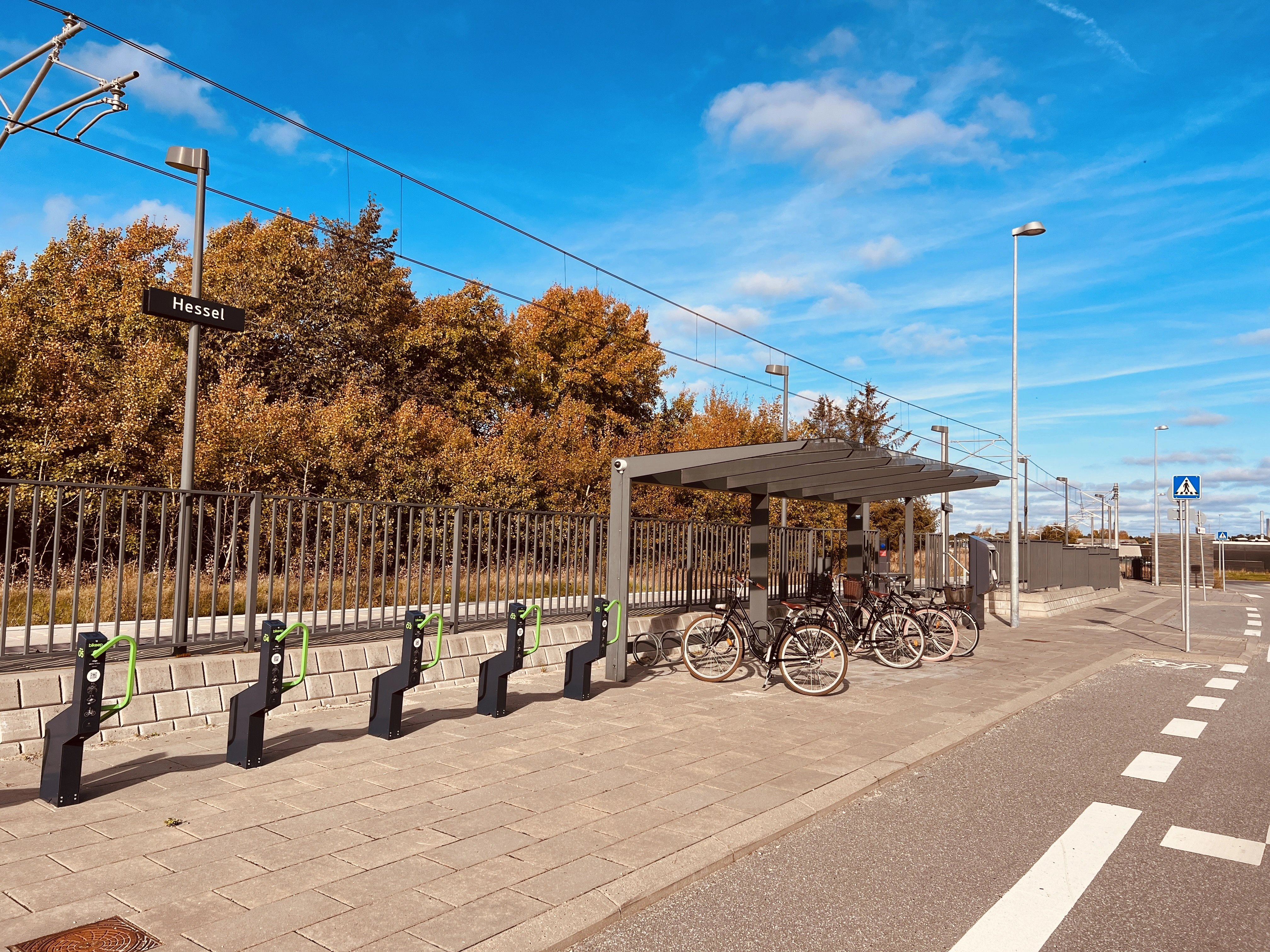 Billede af Hessel Letbanestation. Billede af Hessel Letbanestation.