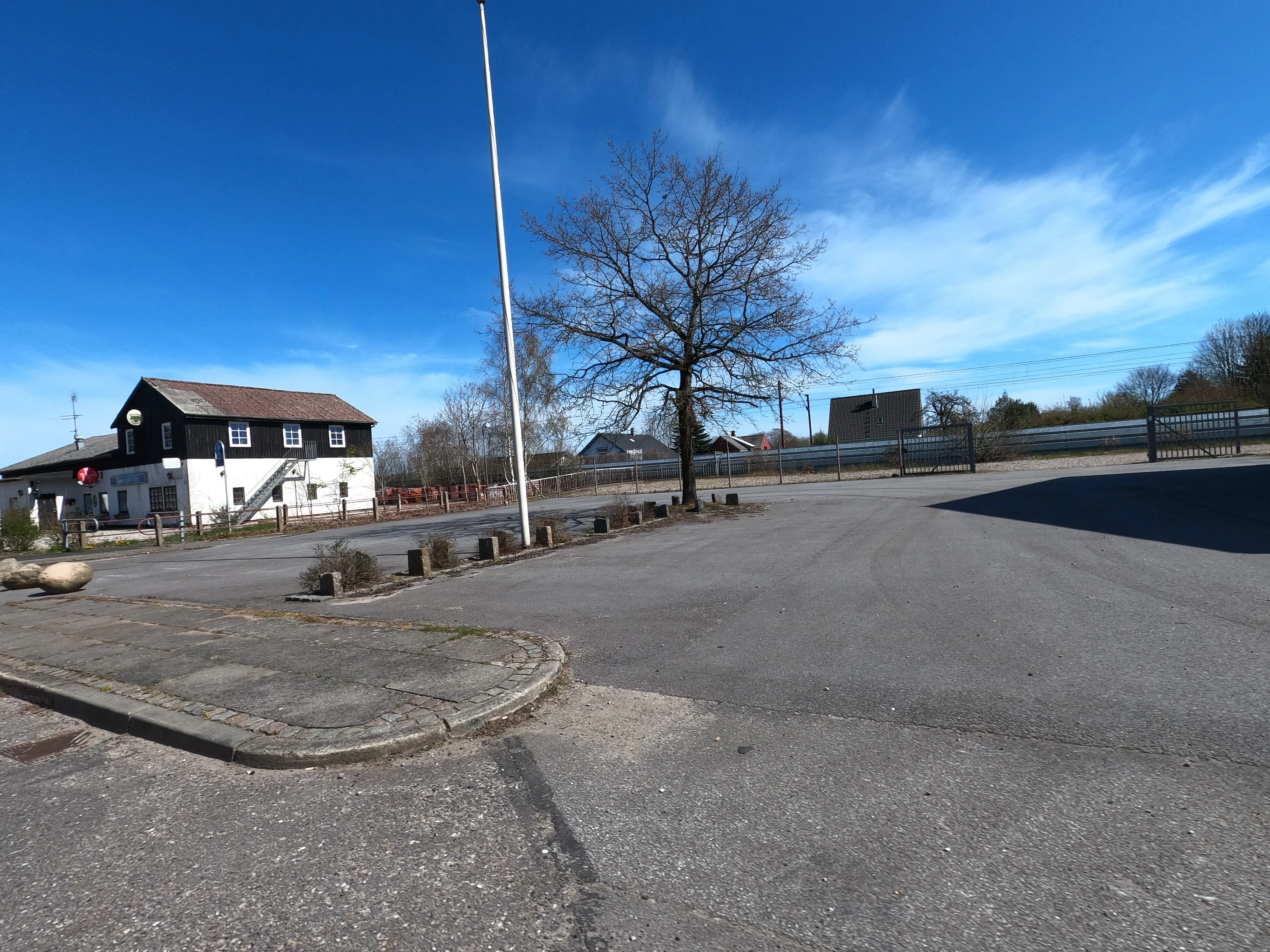 Billede af Hovslund Stationsby Holdeplads - Holdeplads er nedrevet, men Hovslund Stationsby Holdeplads har ligget her. Billede af Hovslund Stationsby Holdeplads - Holdeplads er nedrevet, men Hovslund Stationsby Holdeplads har ligget her.
