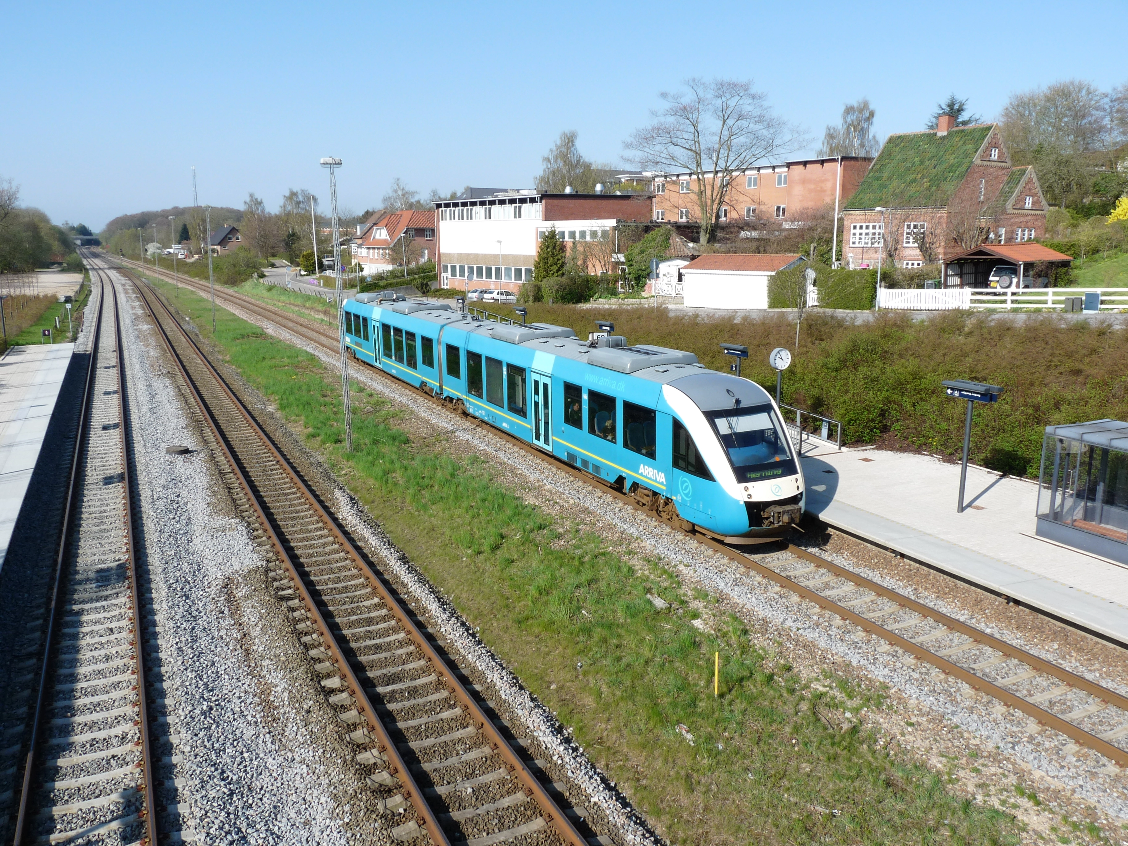 Billede af Hørning Station - Stationen er nedrevet og erstattet af dette trinbræt. Billede af Hørning Station - Stationen er nedrevet og erstattet af dette trinbræt.