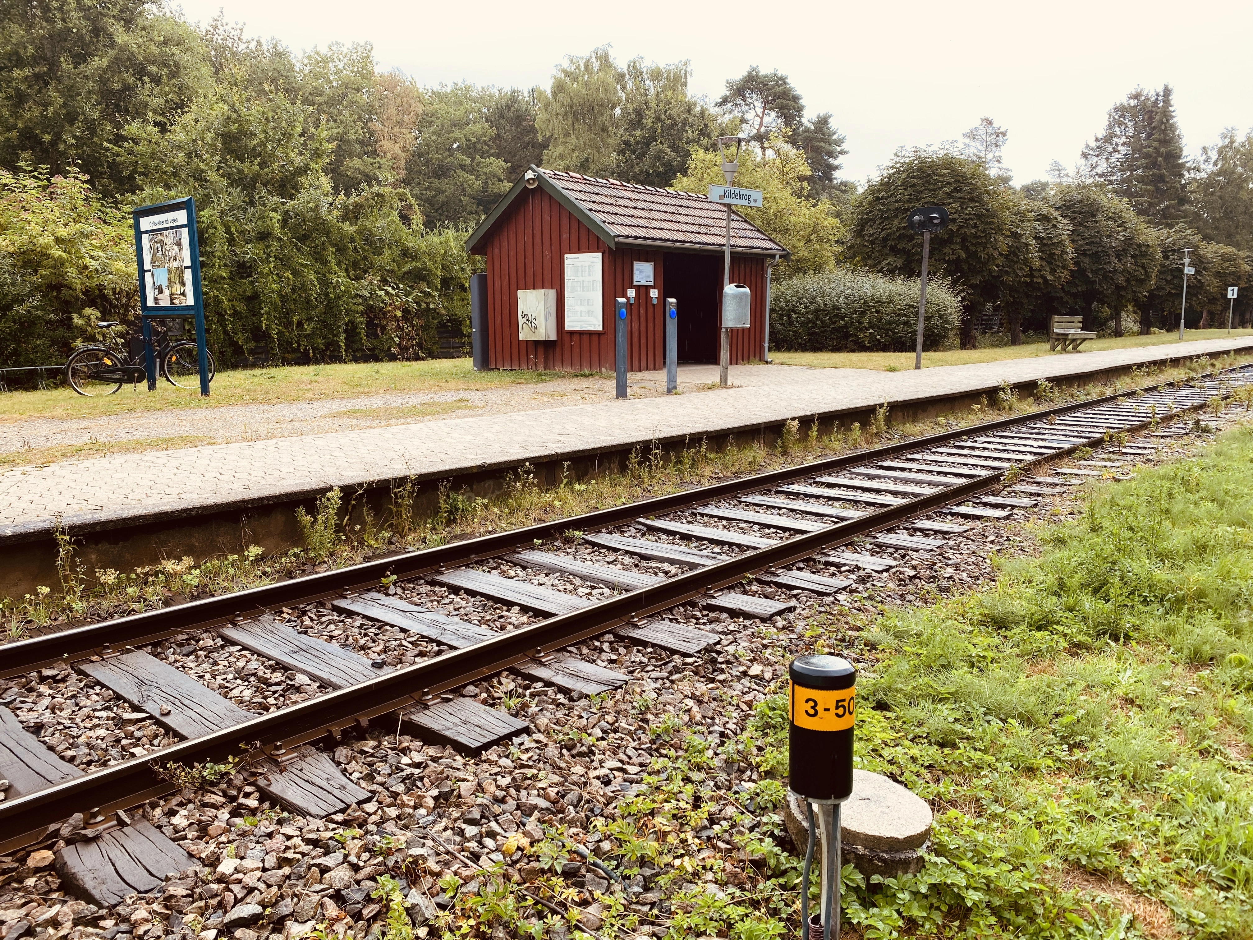 Billede af Kildekrog Billetsalgssted - Billetsalgssted er nedrevet, men Kildekrog Billetsalgssted har ligget her. Billede af Kildekrog Billetsalgssted - Billetsalgssted er nedrevet, men Kildekrog Billetsalgssted har ligget her.