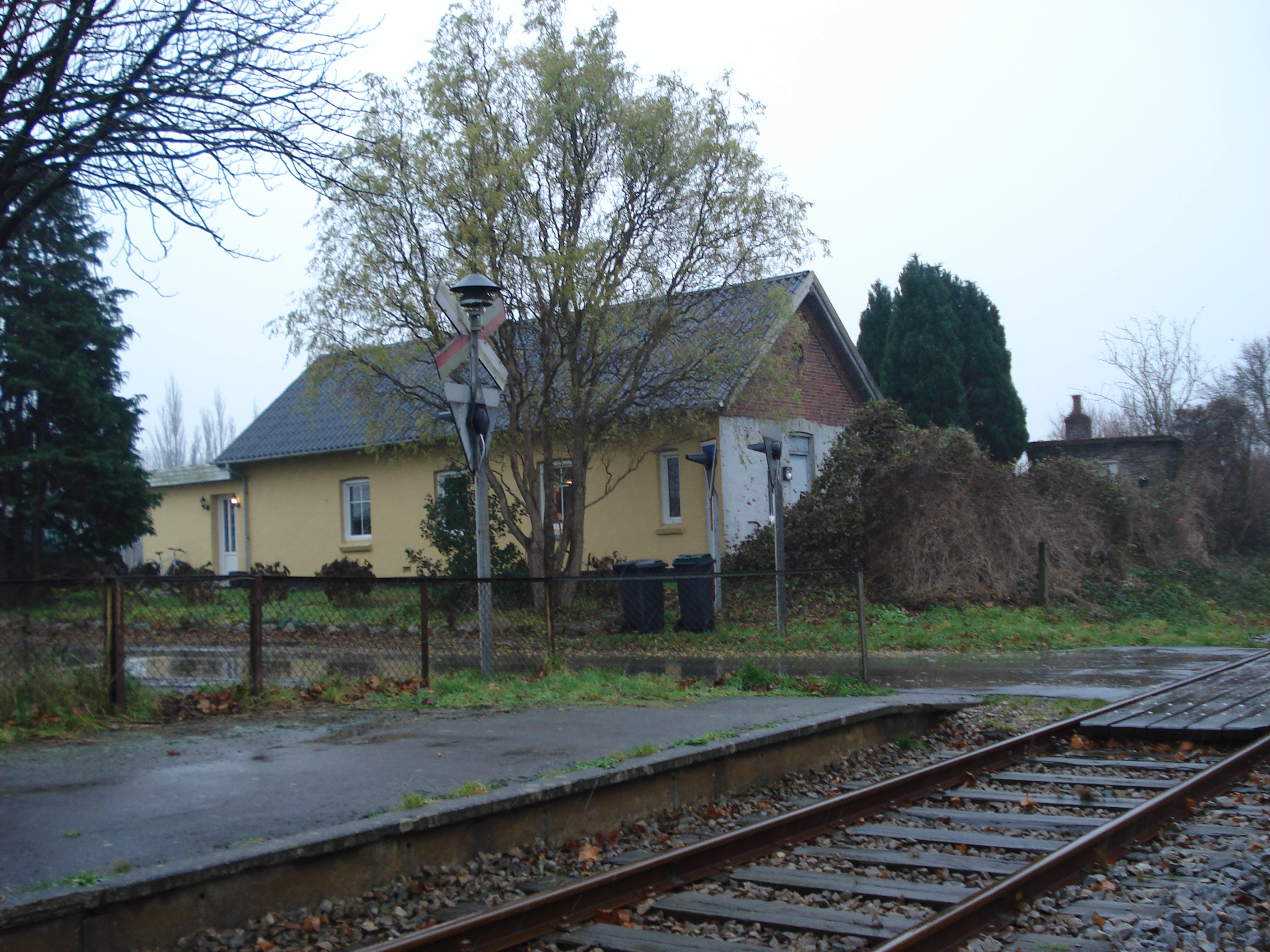 Billede af Marrebæk Billetsalgssted - her vogterhuser, hvor billetsalget blev foretaget. Billede af Marrebæk Billetsalgssted - her vogterhuser, hvor billetsalget blev foretaget.