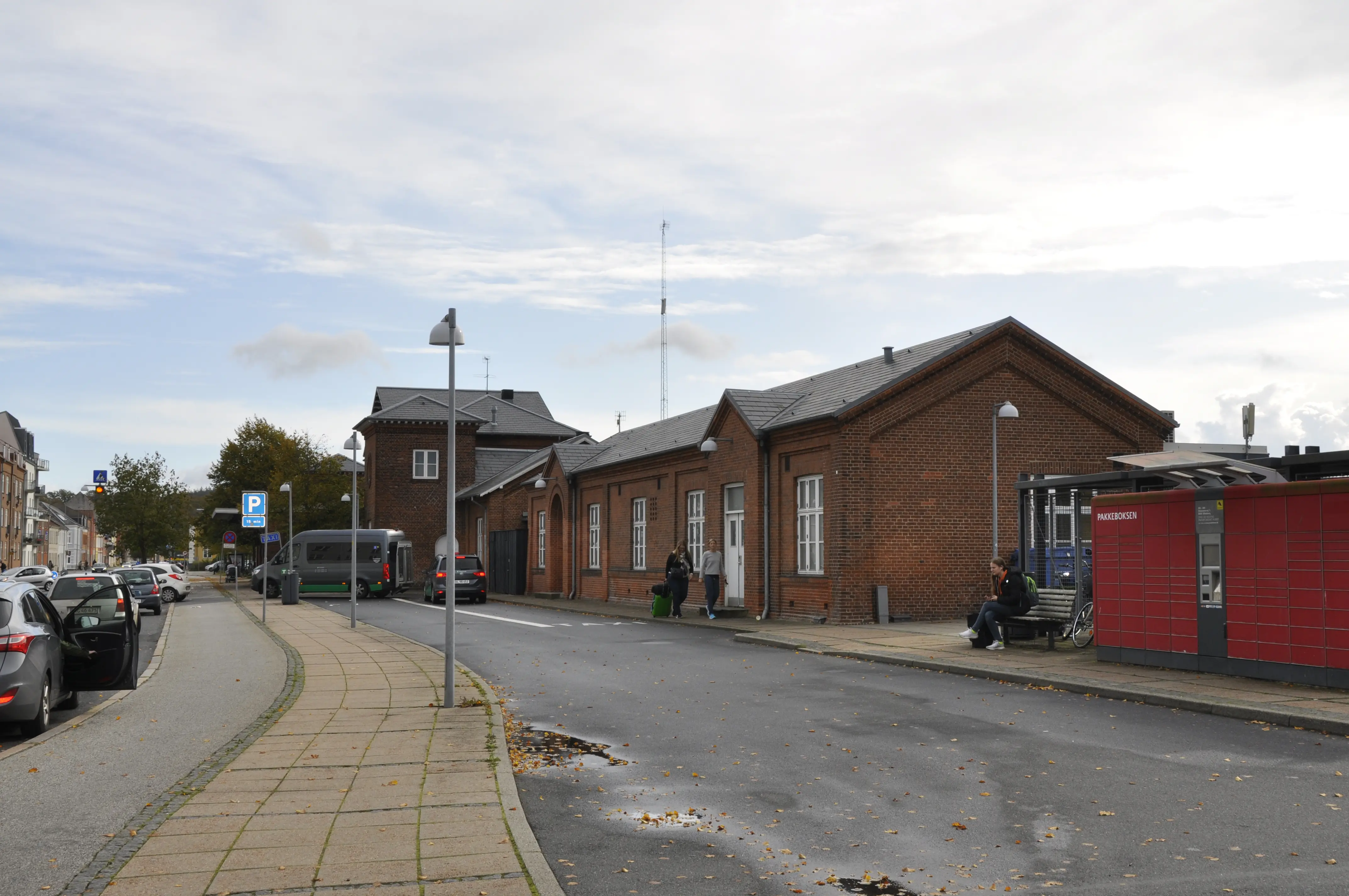 Silkeborg SKRJ Trinbræt her tidligere ligget her i midten af billedet ud for Silkeborg Station. Silkeborg SKRJ Trinbræt her tidligere ligget her i midten af billedet ud for Silkeborg Station.