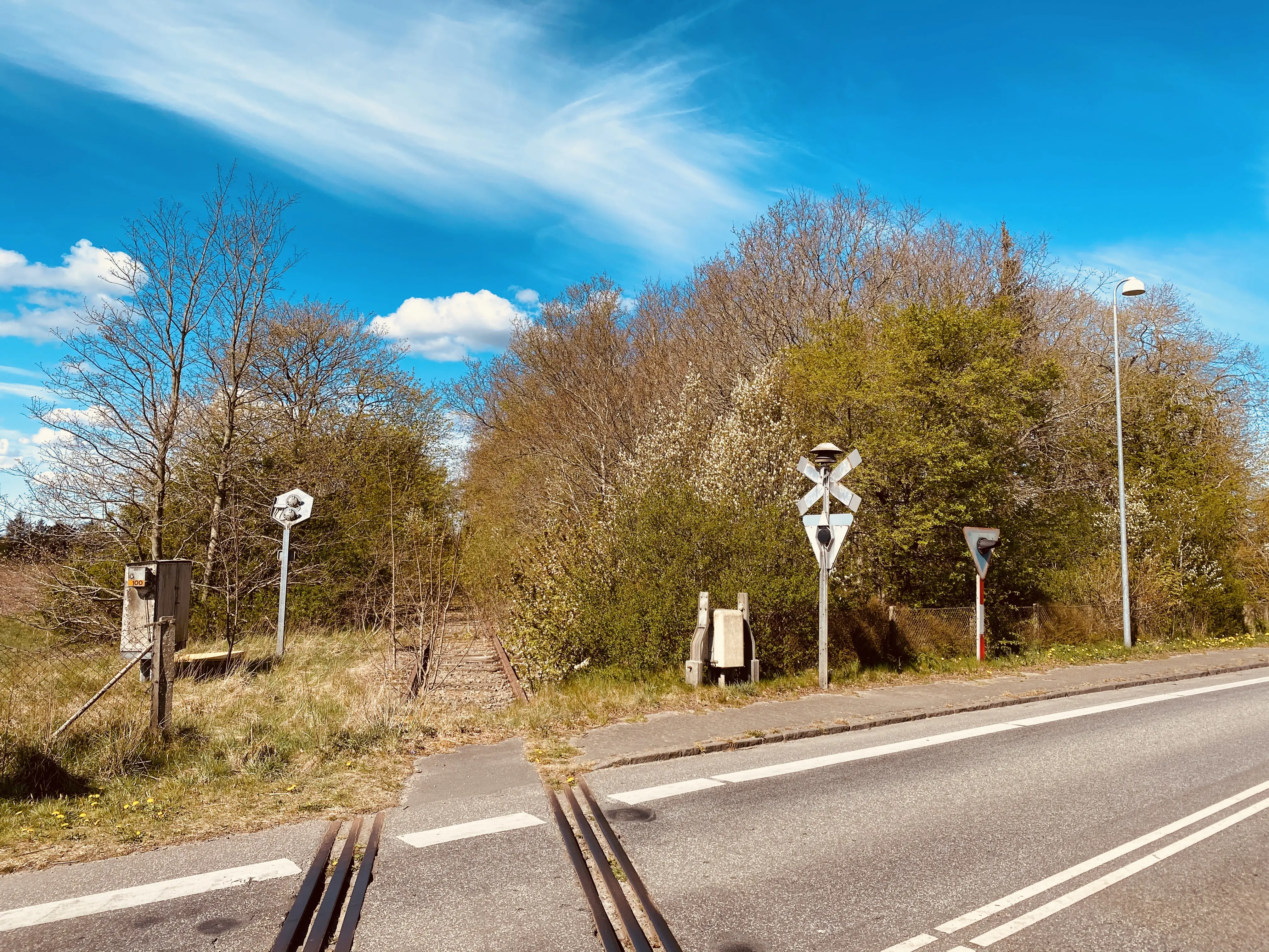 Billede af Terkelsbøl Station, som er nedrevet, men den har ligget her - perronkanten kan stadig ses.