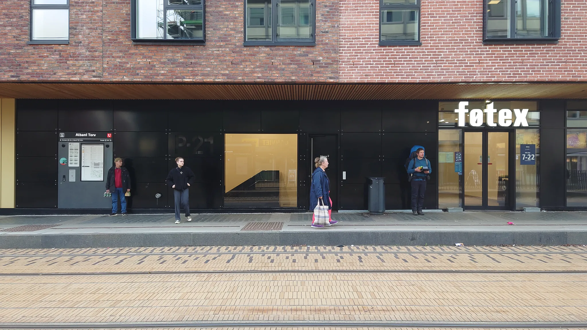 Billede af Albani Torv Letbanestation. Billede af Albani Torv Letbanestation.