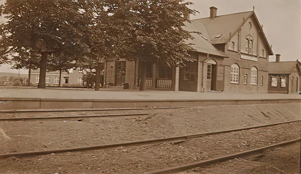 Billede af Galten Station set fra sporsiden. Billede af Galten Station set fra sporsiden.