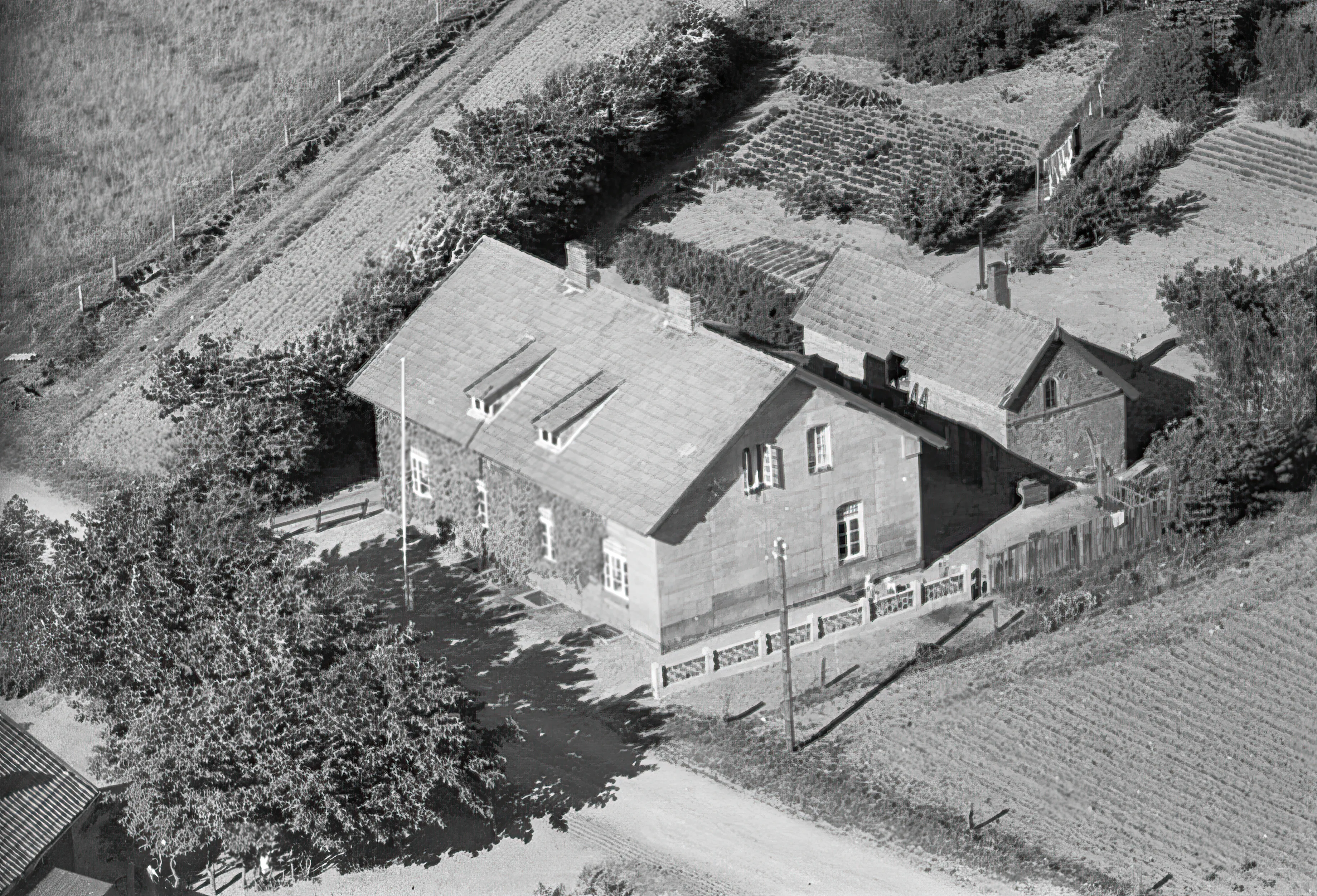 Billede af tjenestebolig ved Ellum Station. Billede af tjenestebolig ved Ellum Station.