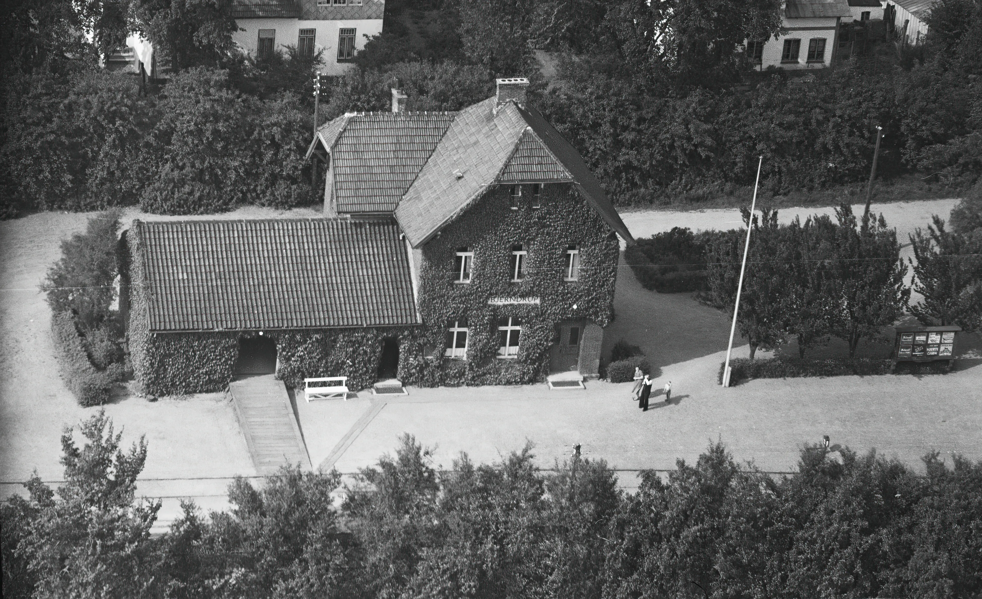 Billede af Bjerndrup Holdeplads med sidespor. Billede af Bjerndrup Holdeplads med sidespor.