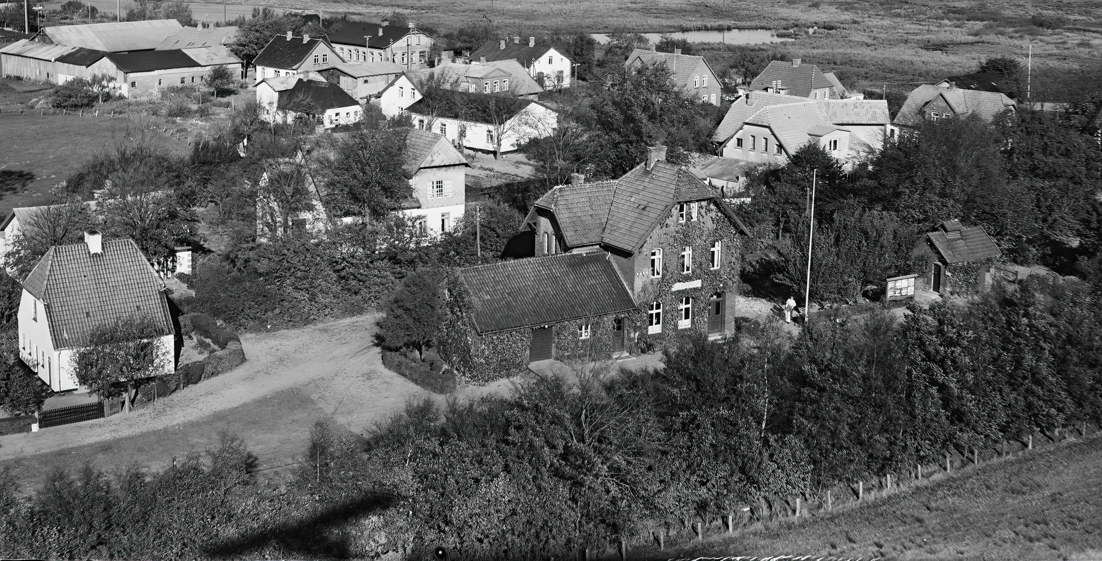 Billede af Bjerndrup Holdeplads med sidespor. Billede af Bjerndrup Holdeplads med sidespor.