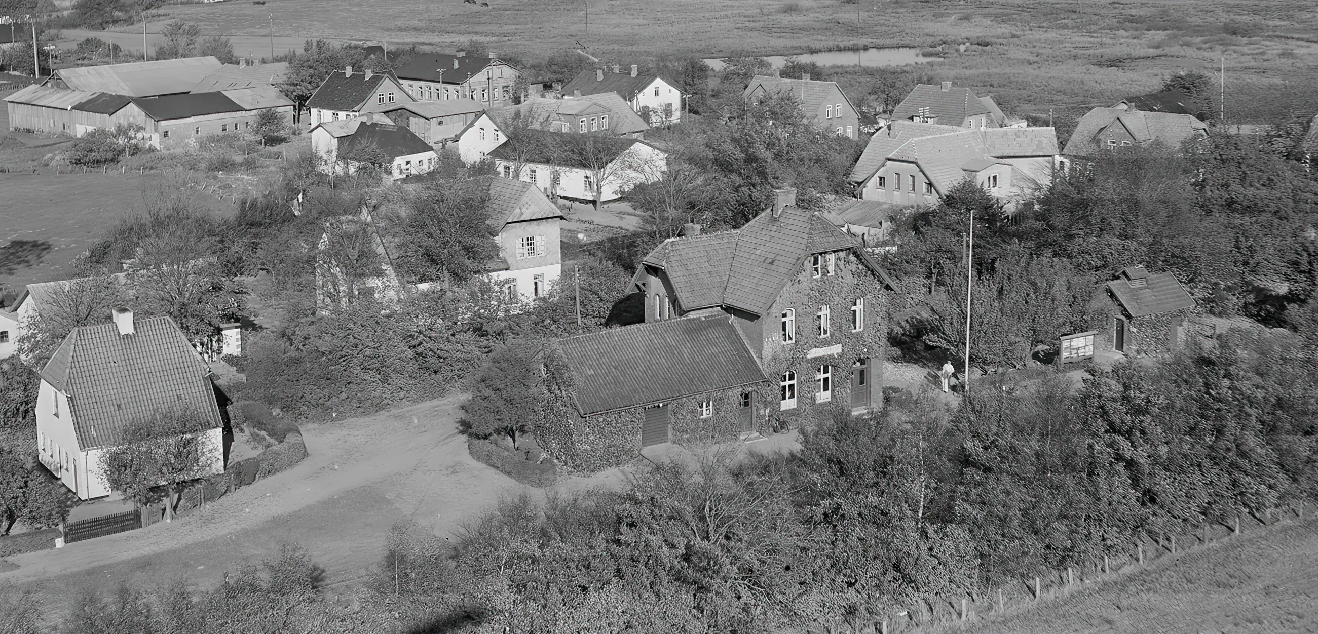Billede af Bjerndrup Holdeplads med sidespor. Billede af Bjerndrup Holdeplads med sidespor.