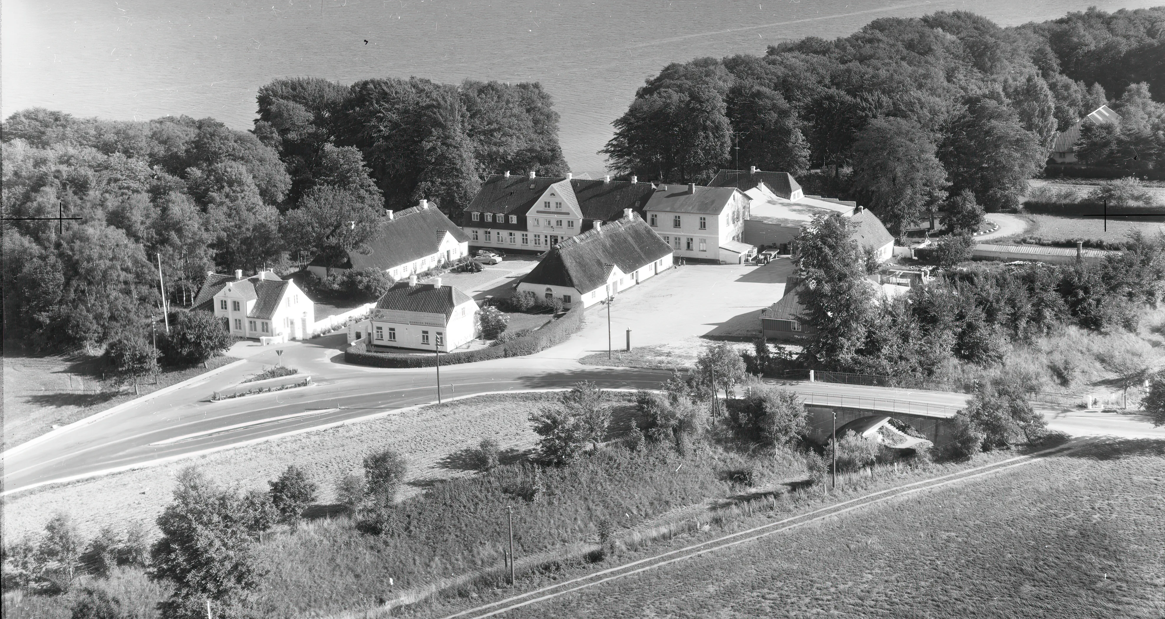 Billede af Mommark Færgegård Stationskro. Billede af Mommark Færgegård Stationskro.