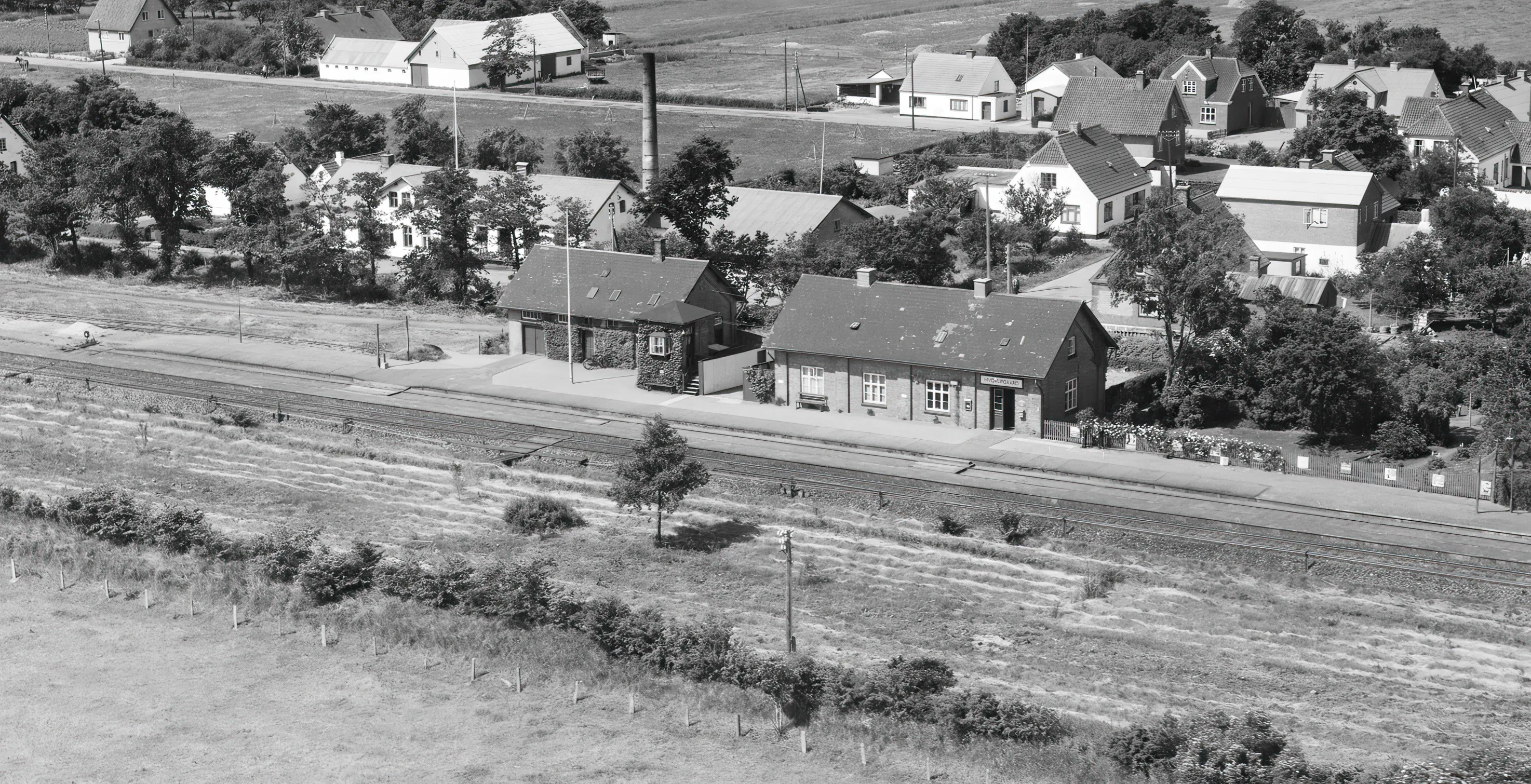 Billede af Hvorupgård Holdeplads med sidespor. Billede af Hvorupgård Holdeplads med sidespor.