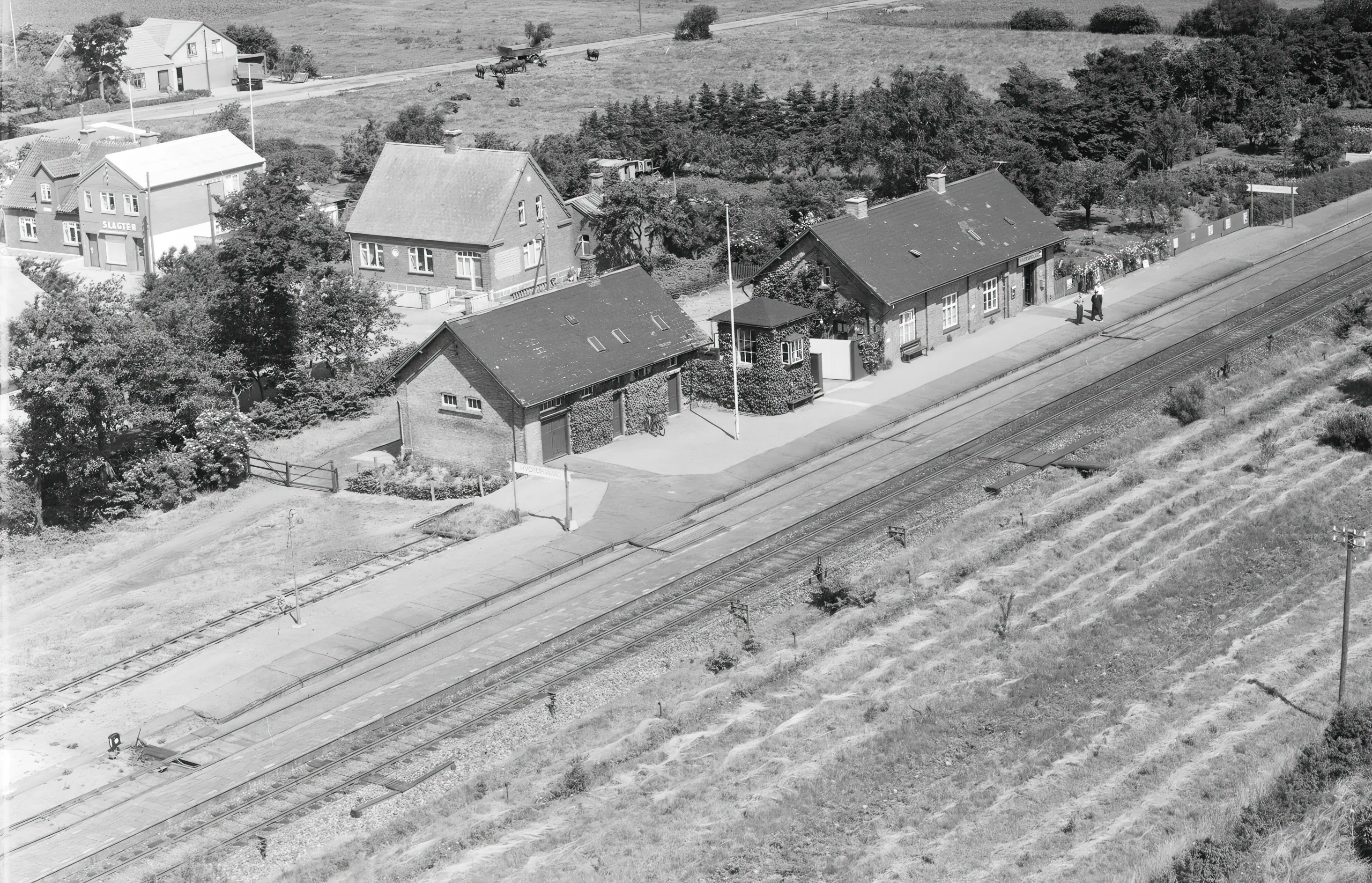 Billede af Hvorupgård Holdeplads med sidespor. Billede af Hvorupgård Holdeplads med sidespor.