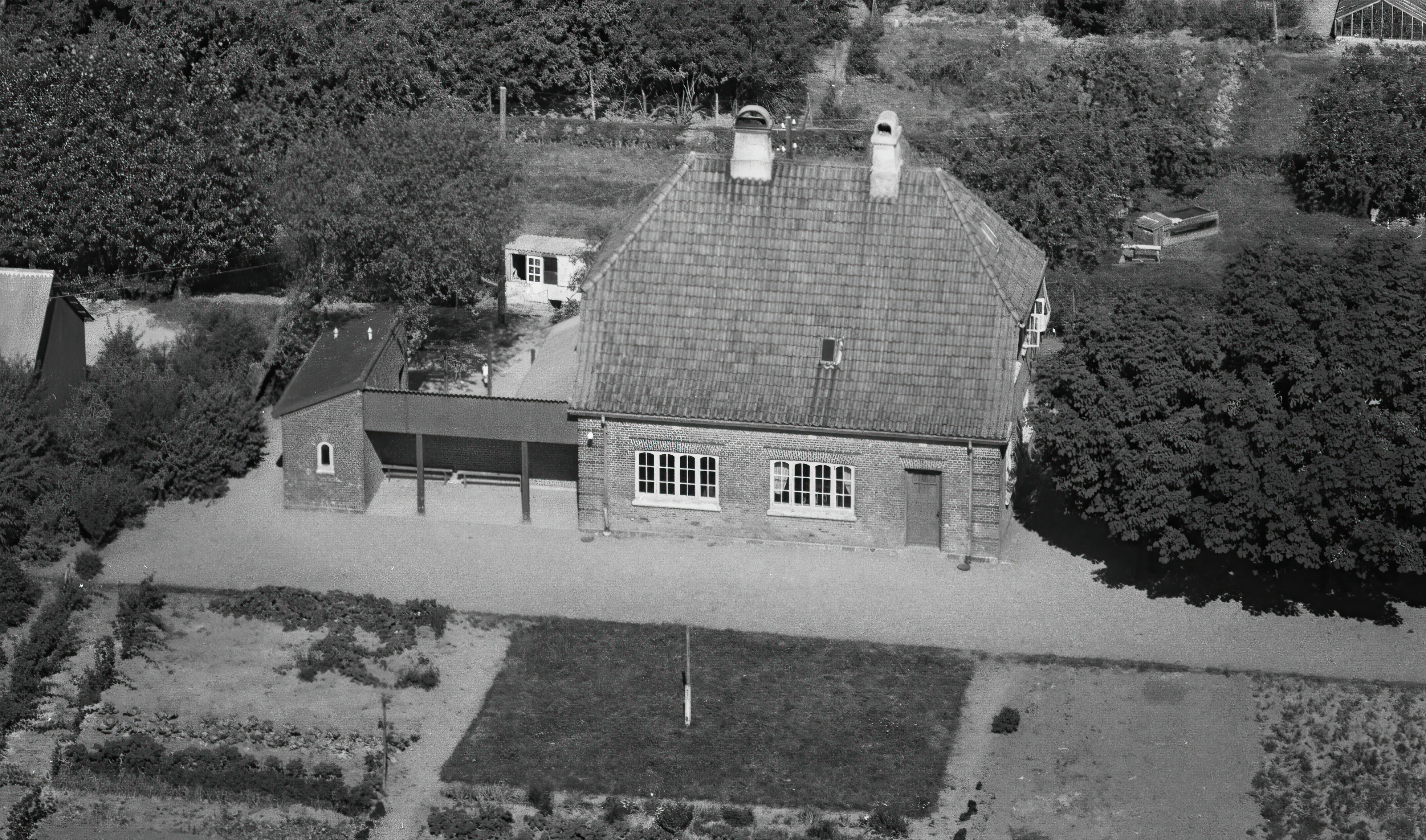 Billede af Bjert Station. Billede af Bjert Station.