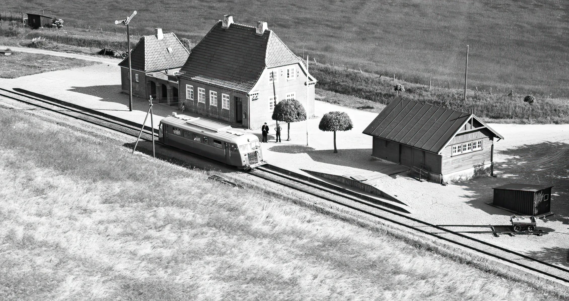 Billede af skinnebus ud for Korsvang Station. Billede af skinnebus ud for Korsvang Station.